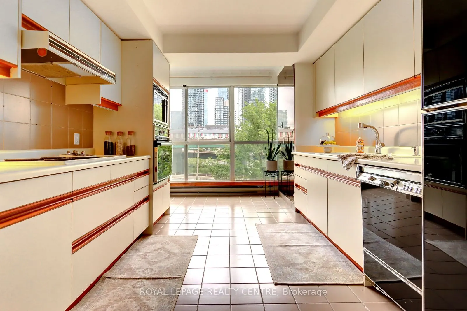 480 Queens Quay W, #401W