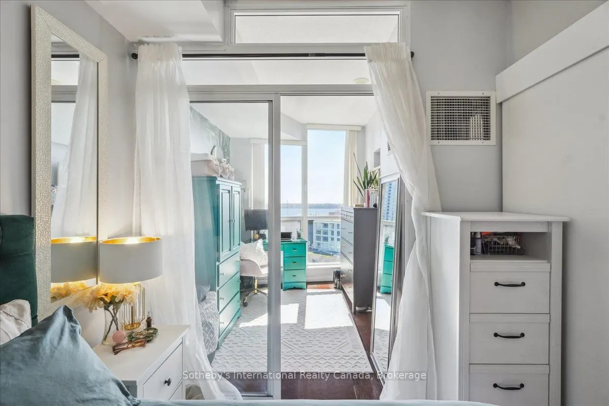 218 Queens Quay W, #1804