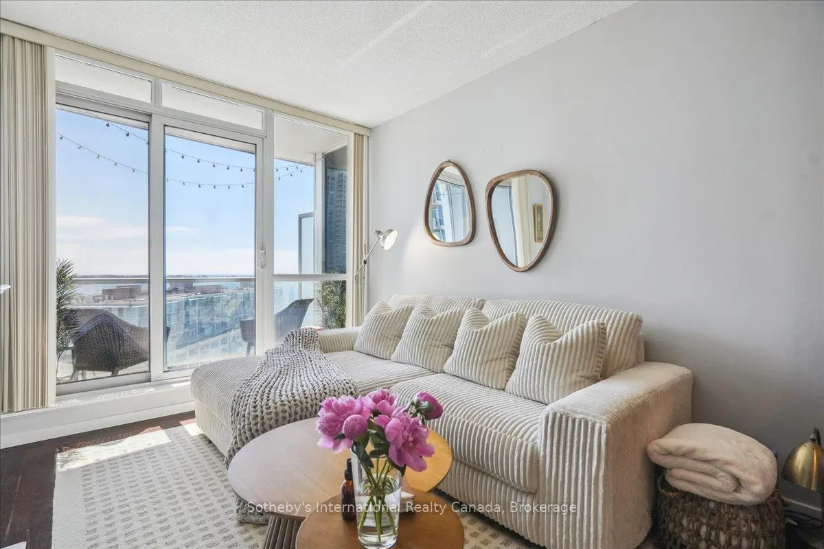 218 Queens Quay W, #1804