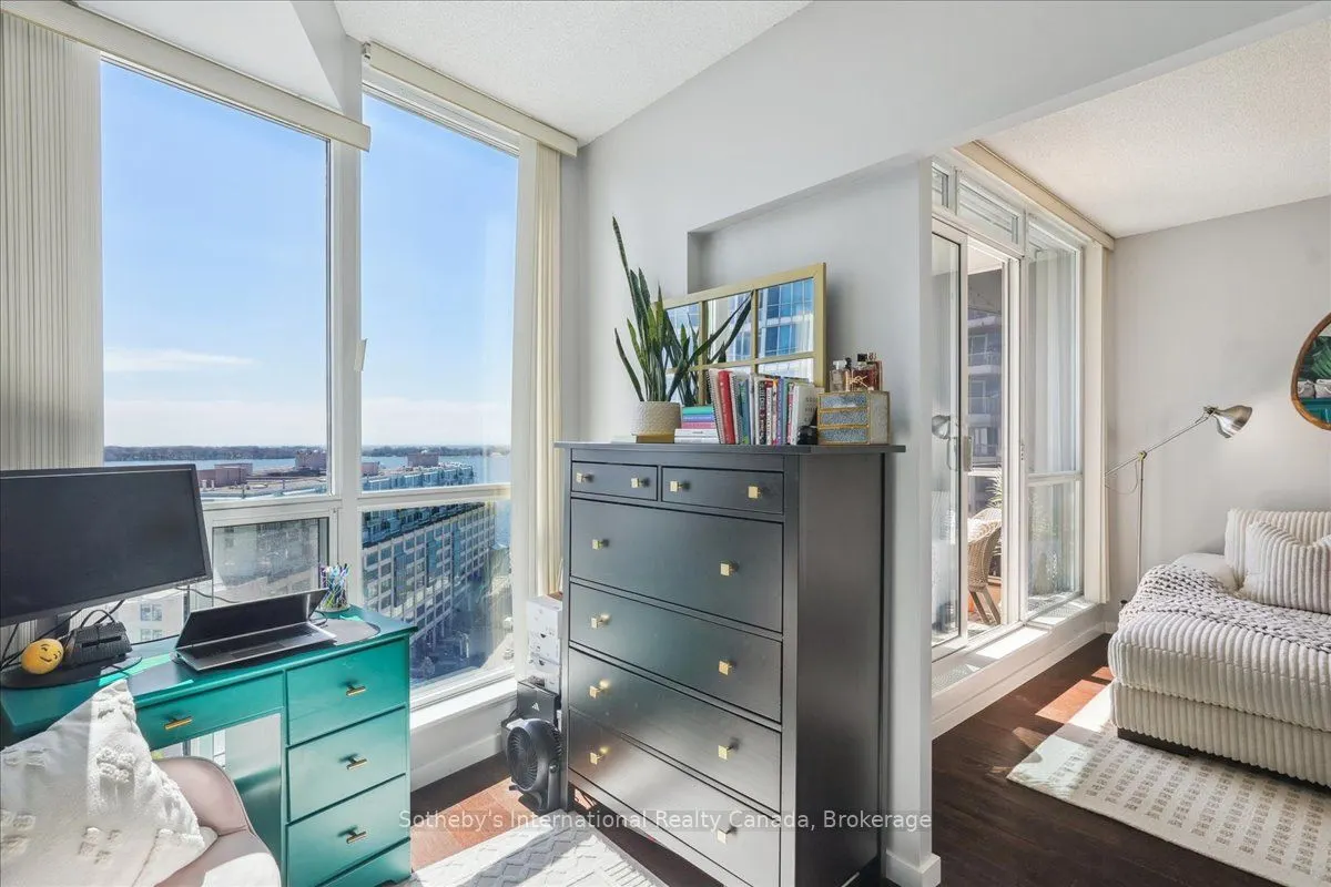 218 Queens Quay W, #1804