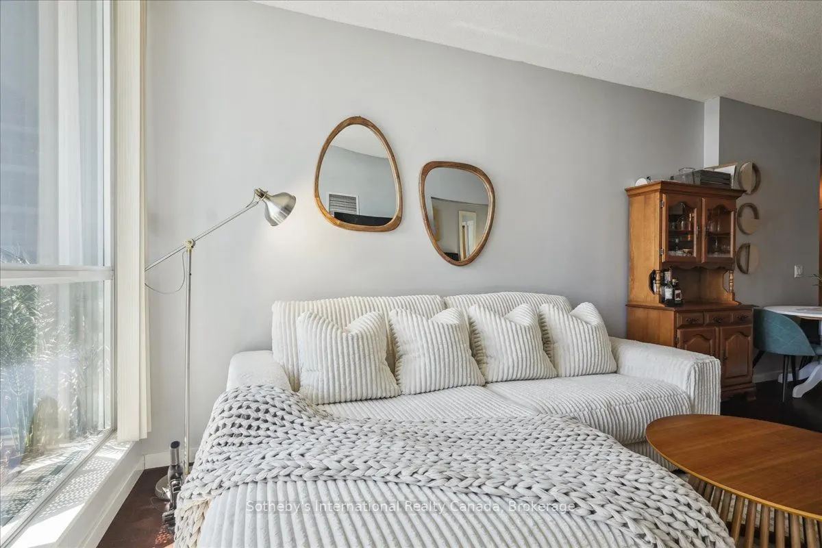 218 Queens Quay W, #1804