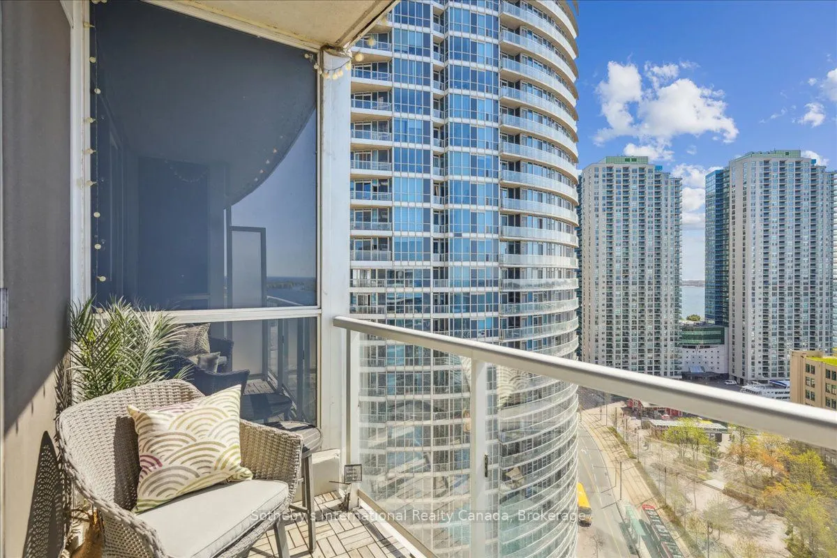 218 Queens Quay W, #1804