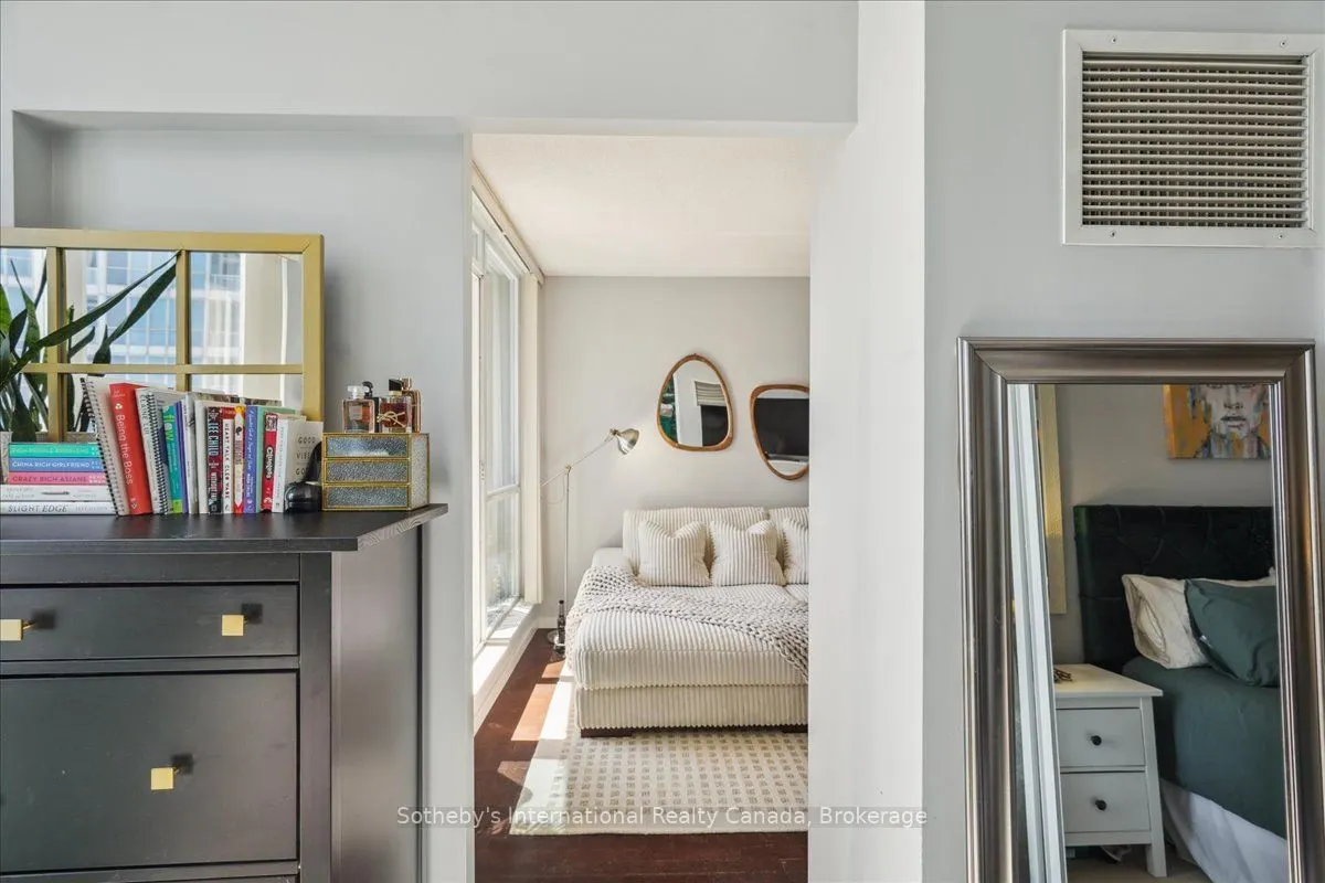 218 Queens Quay W, #1804