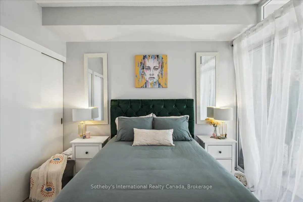 218 Queens Quay W, #1804