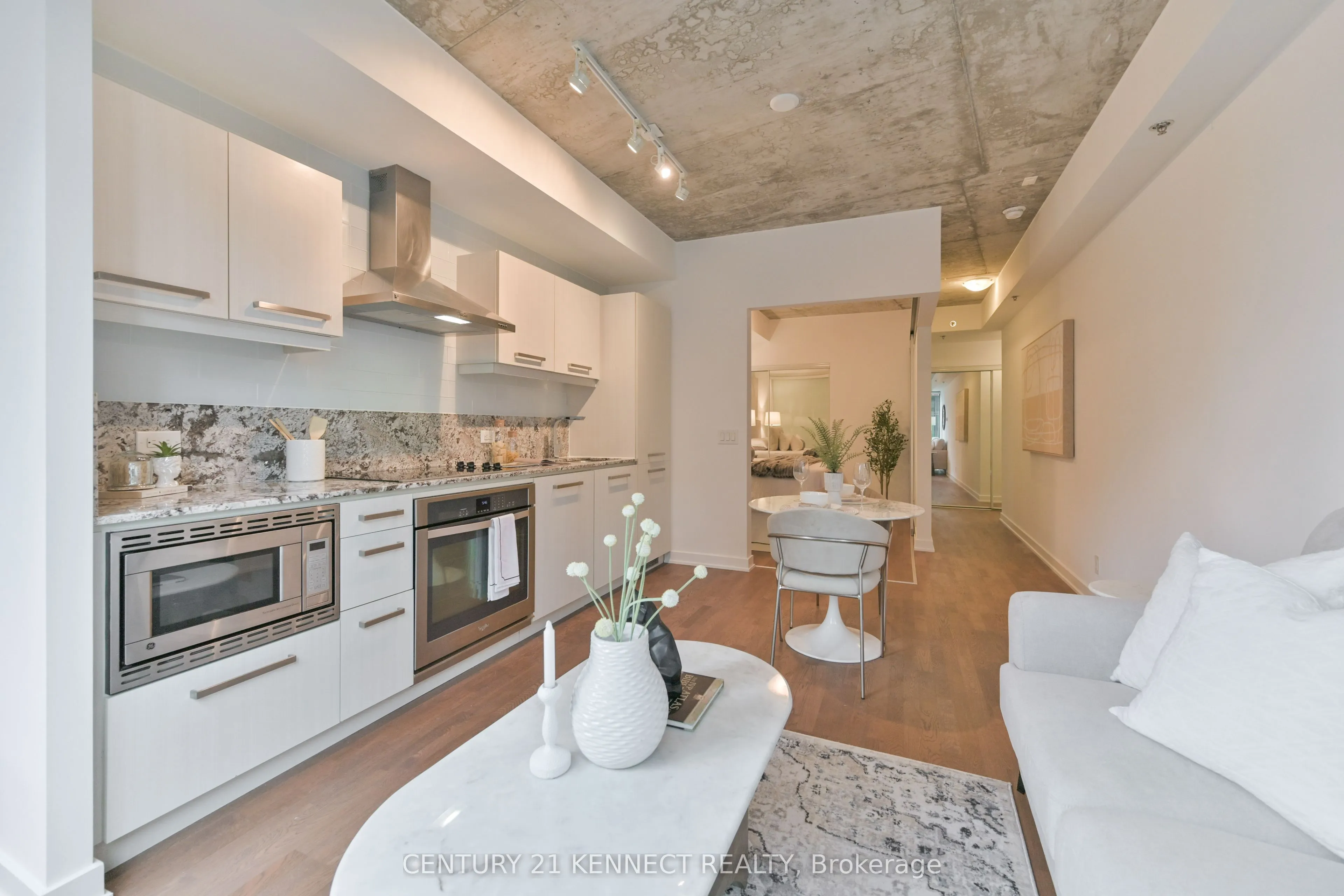 15 Beverley Street, #607