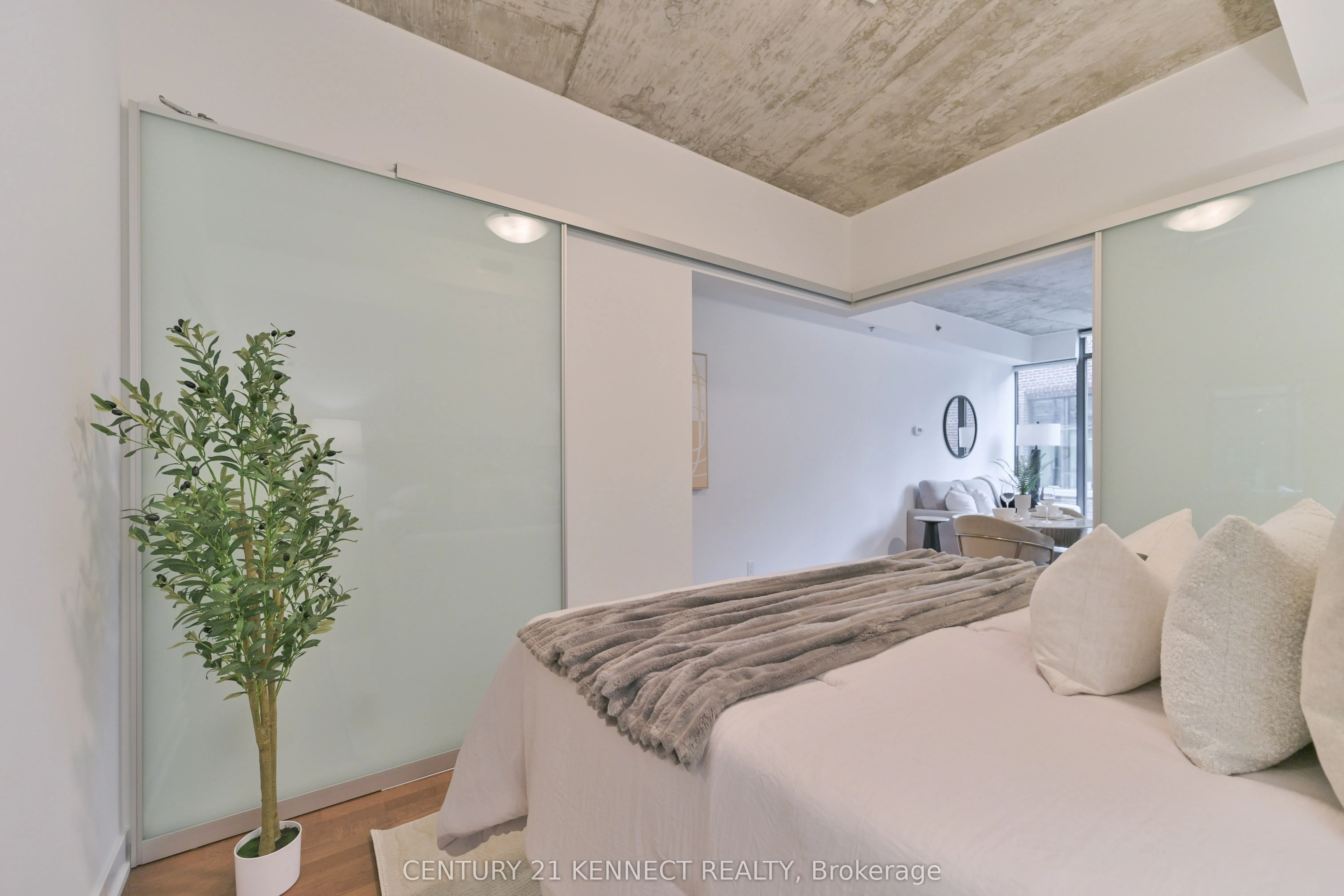 15 Beverley Street, #607