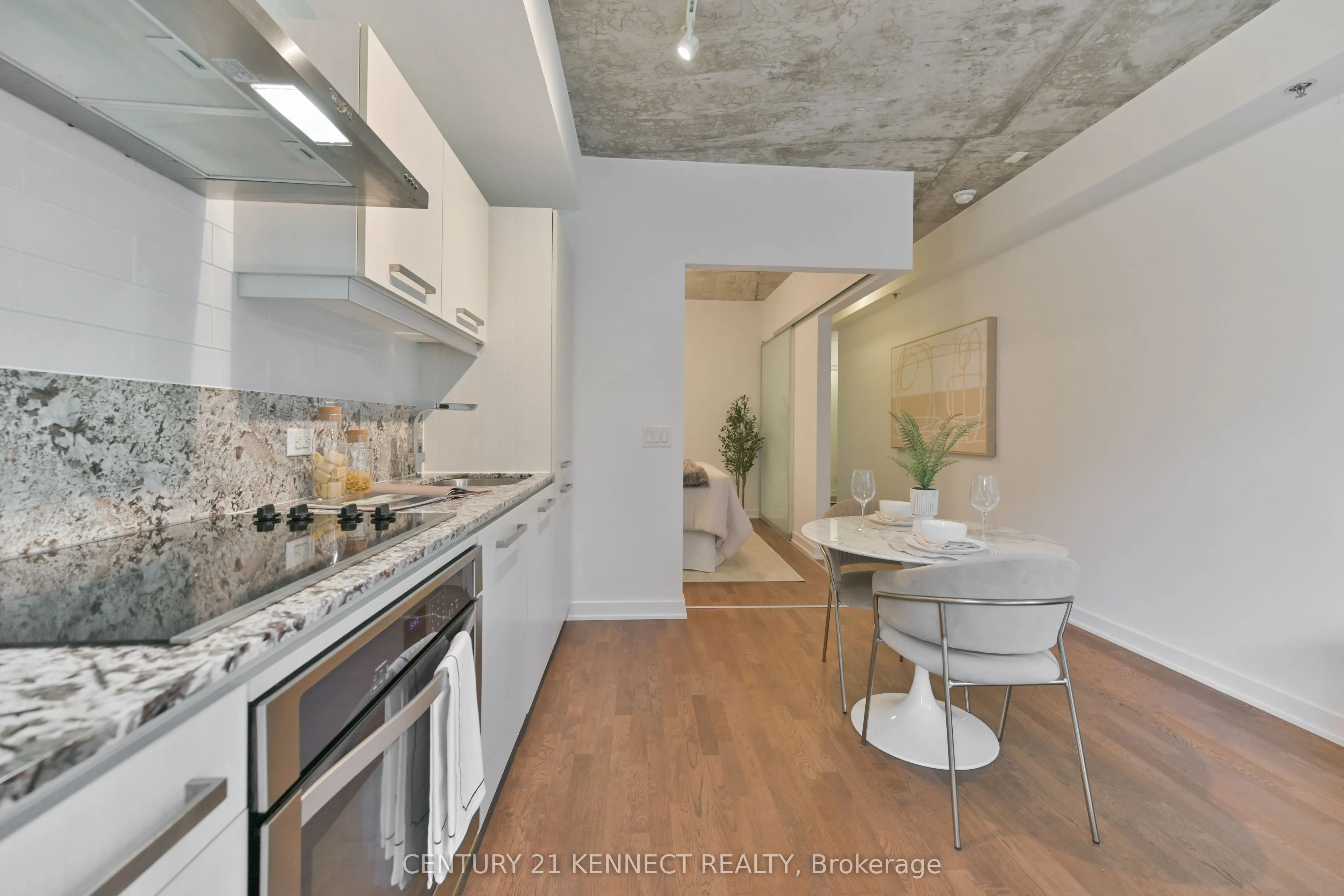 15 Beverley Street, #607