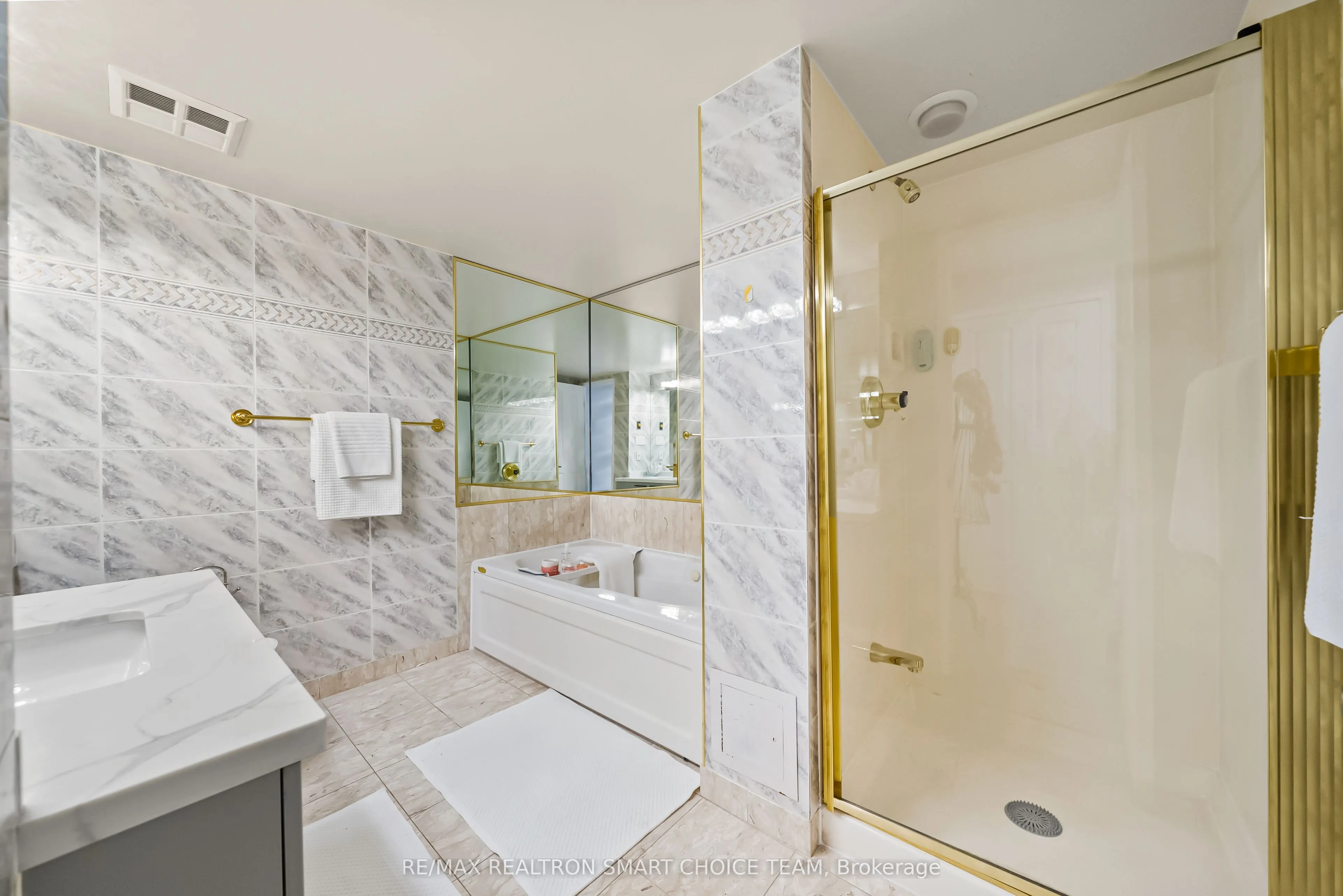 28 Hollywood Avenue, #1211