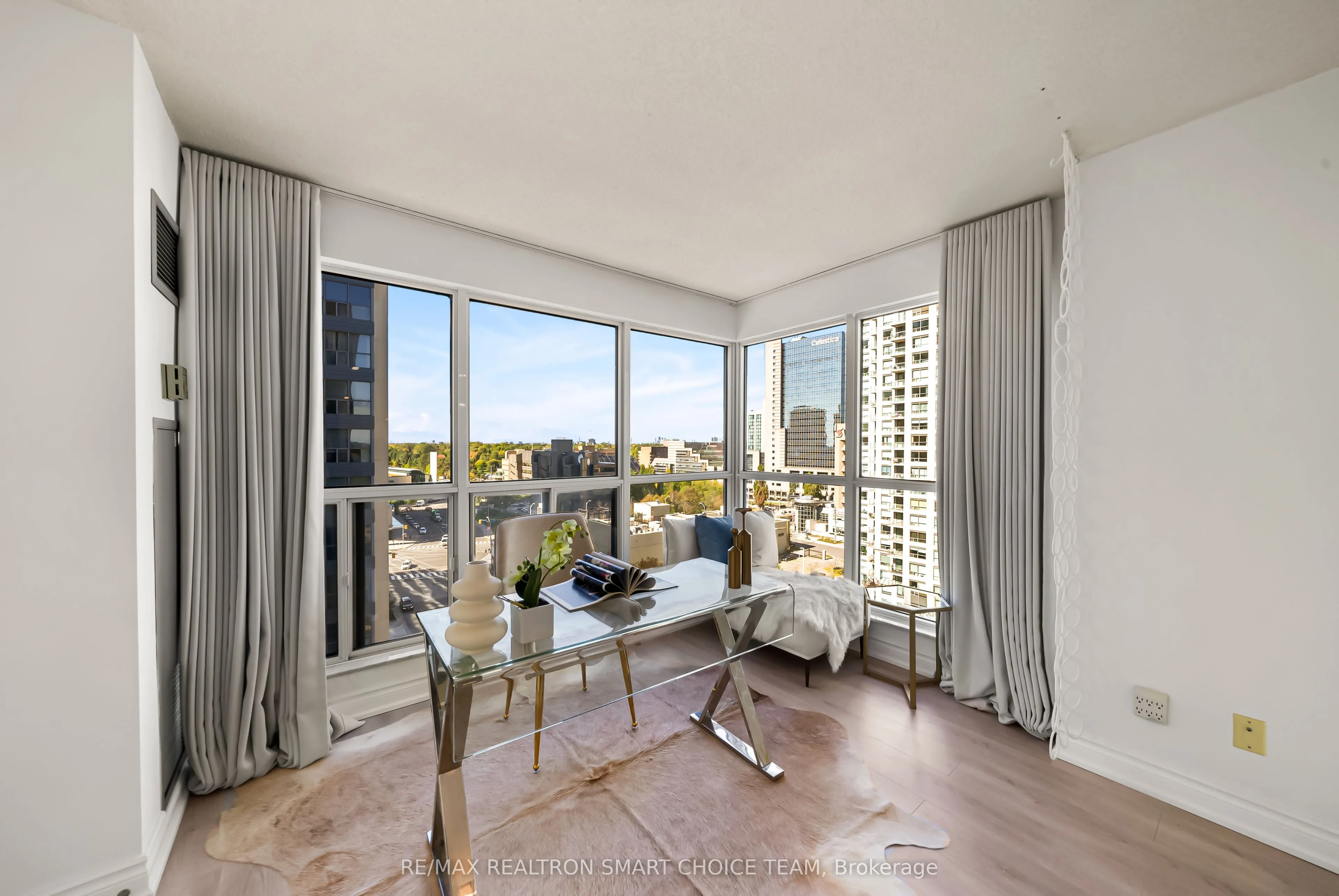 28 Hollywood Avenue, #1211