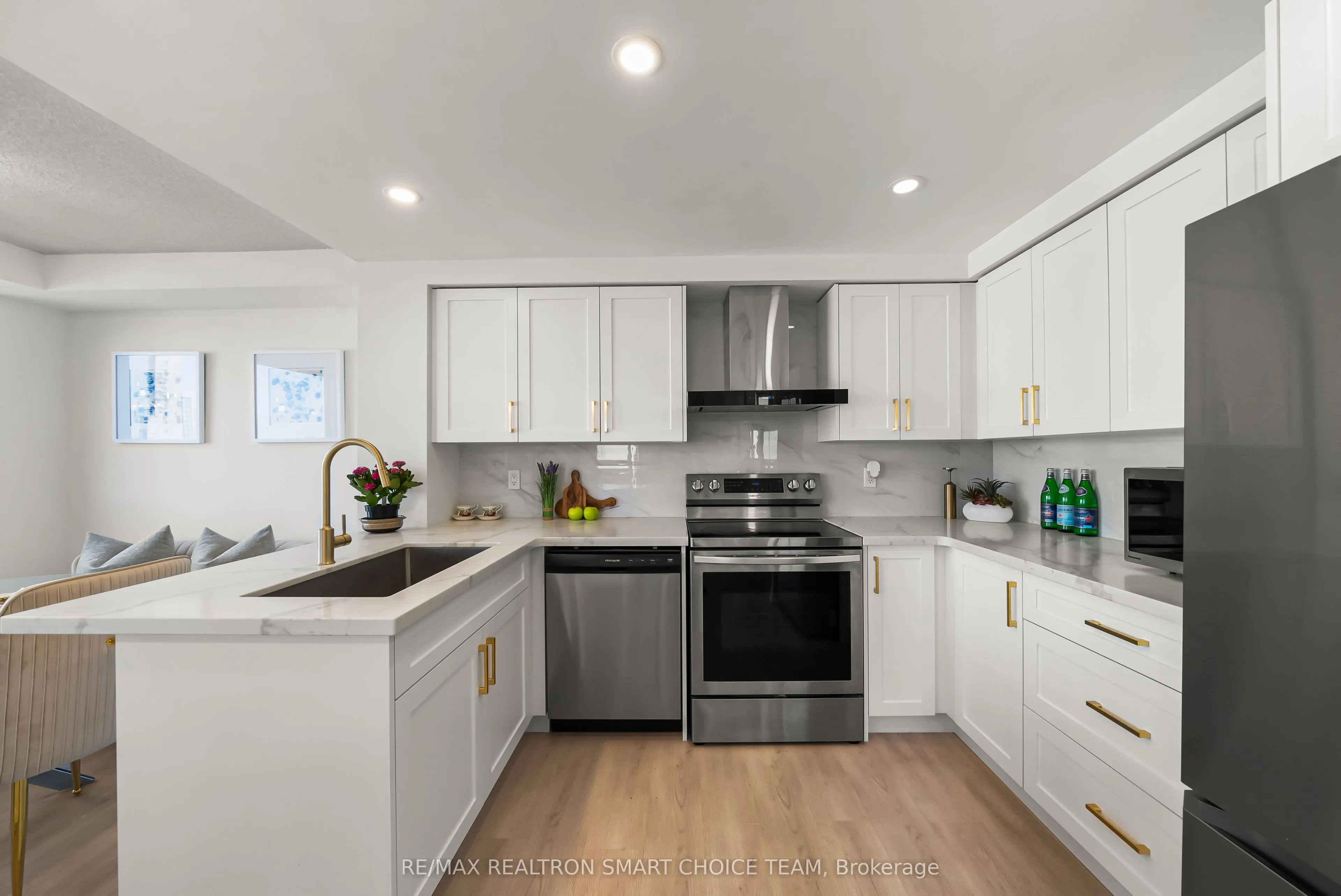 28 Hollywood Avenue, #1211