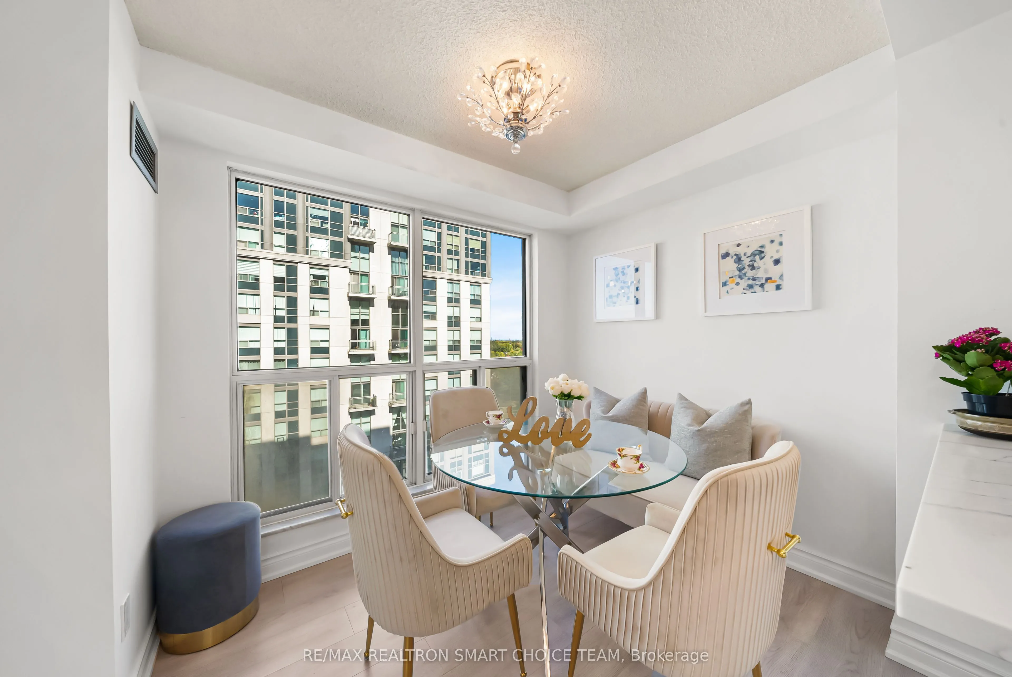 28 Hollywood Avenue, #1211