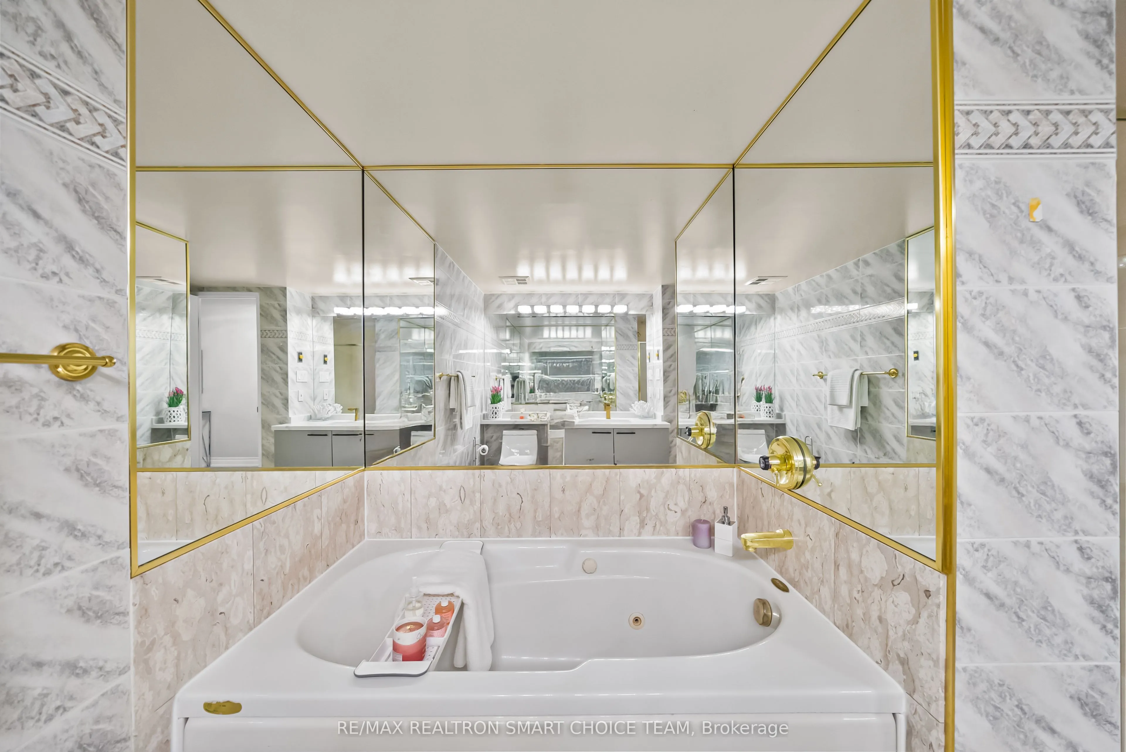 28 Hollywood Avenue, #1211