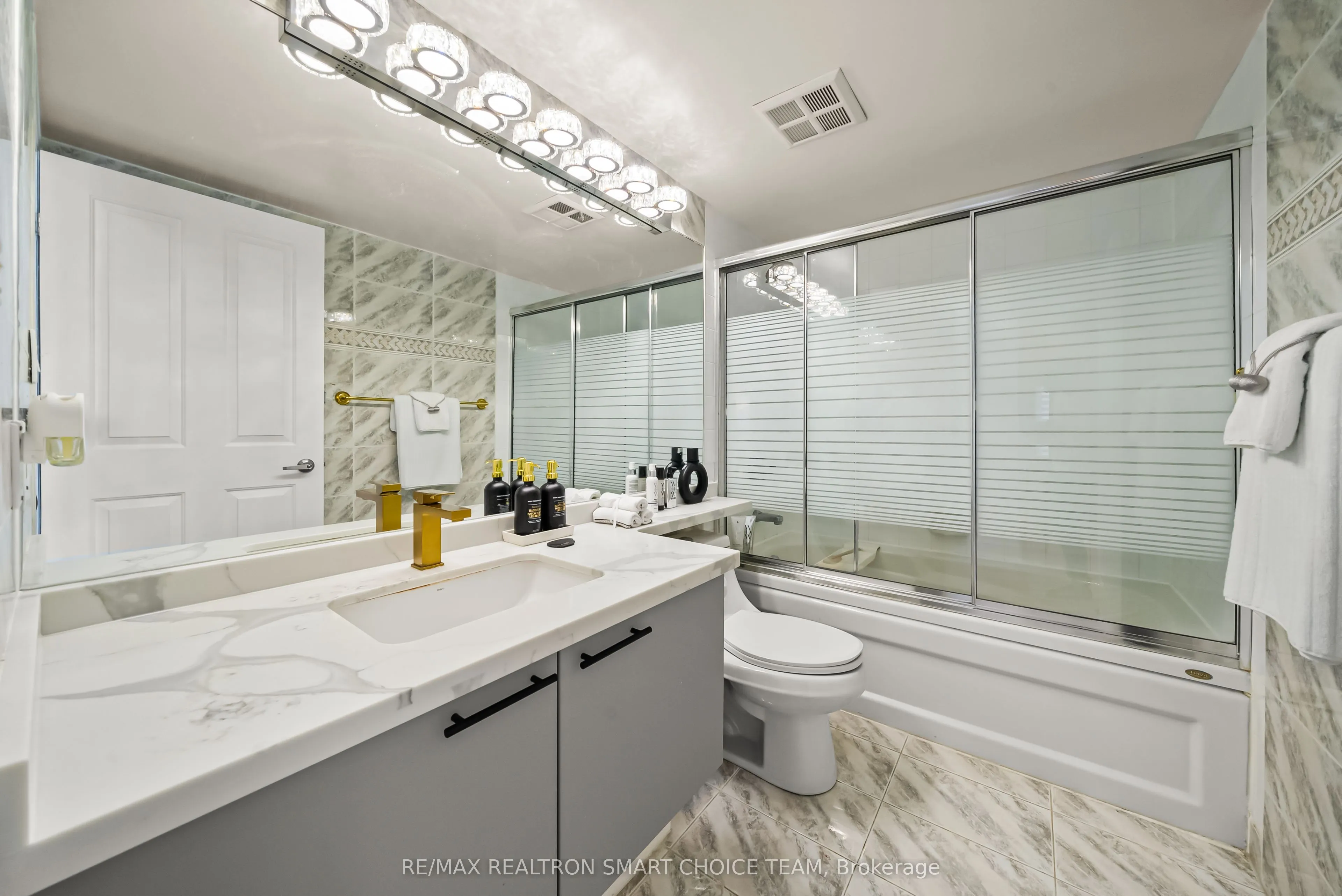 28 Hollywood Avenue, #1211