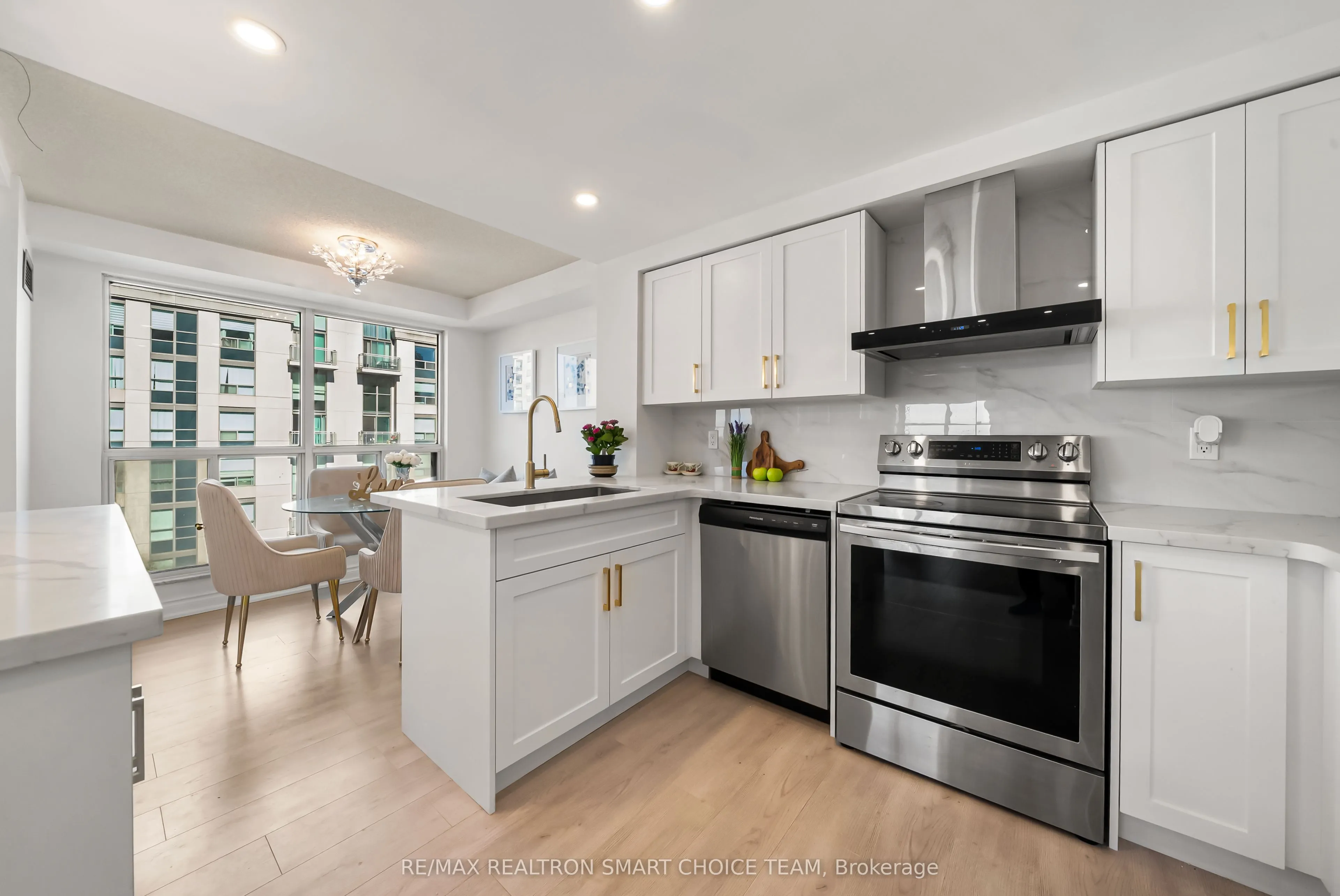 28 Hollywood Avenue, #1211