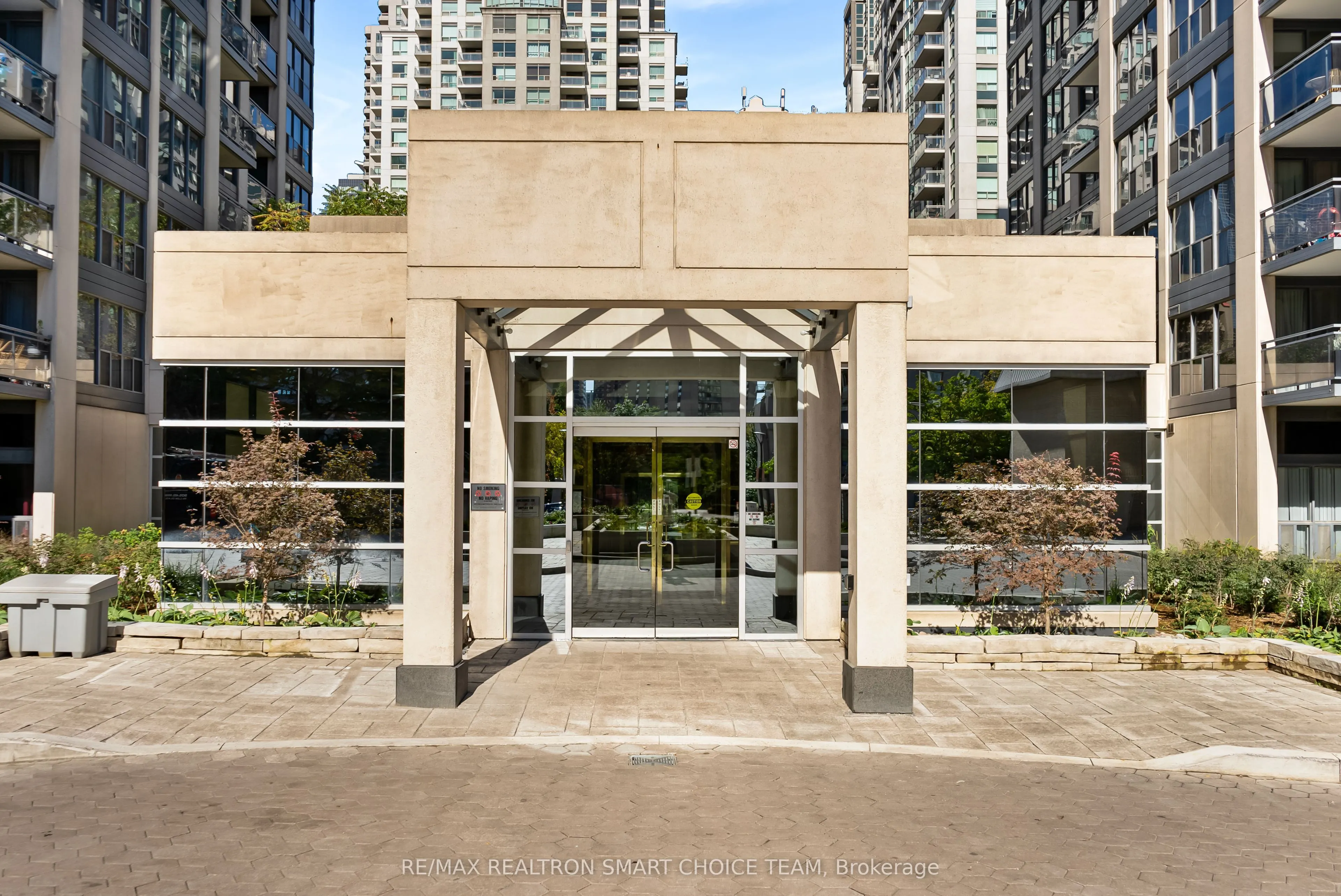 28 Hollywood Avenue, #1211