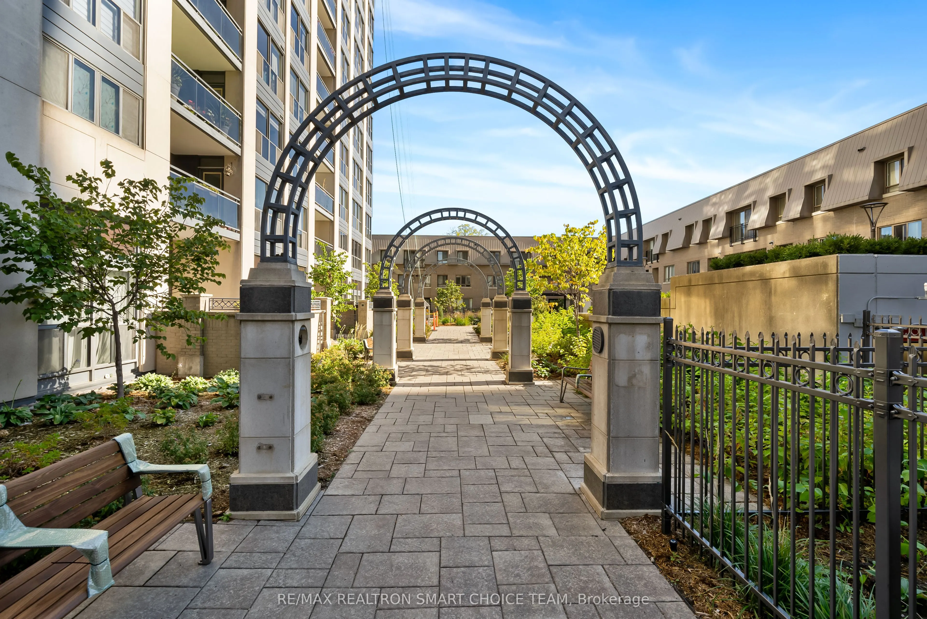 28 Hollywood Avenue, #1211