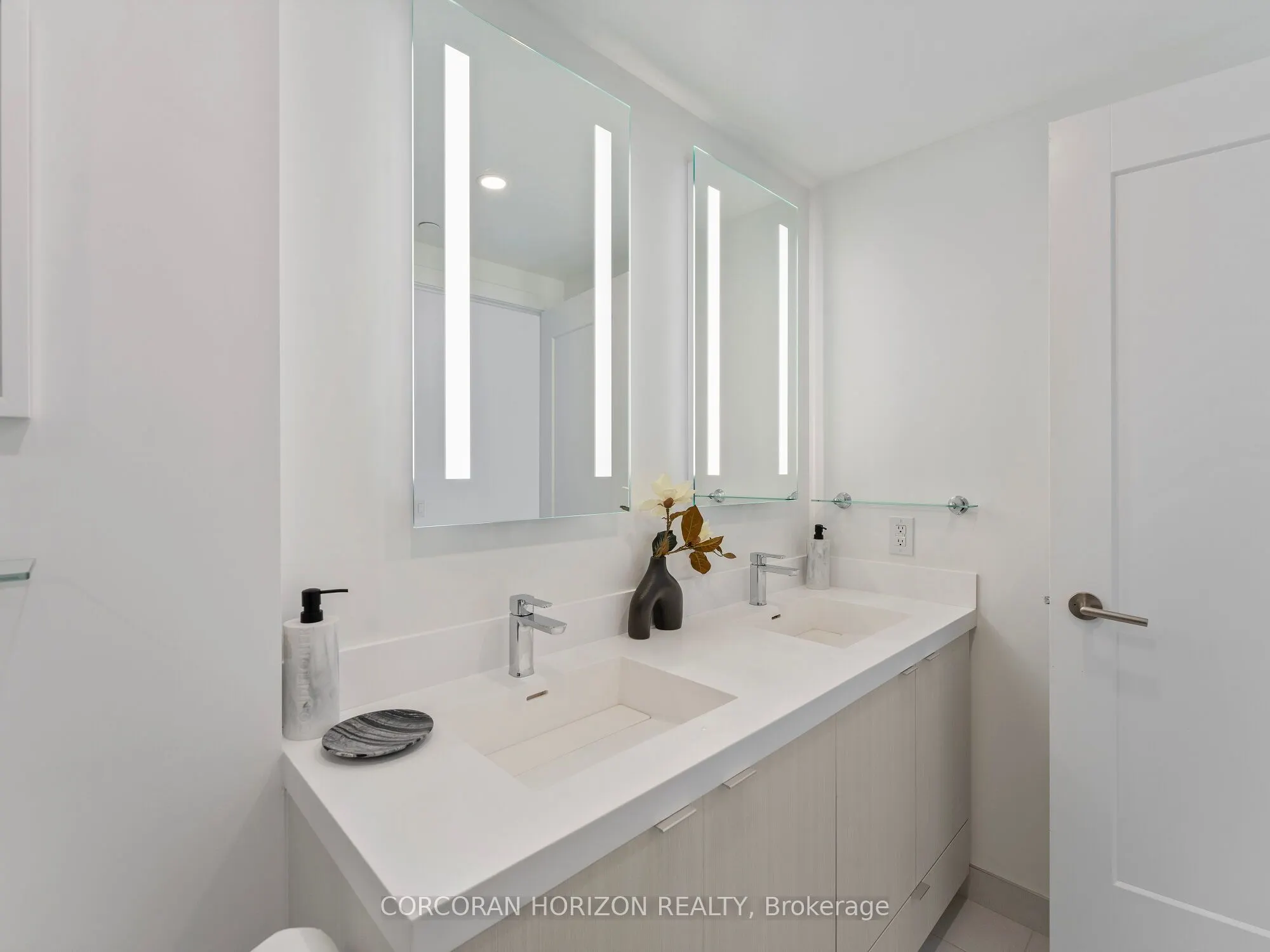 30 Inn On The Park Drive, #221