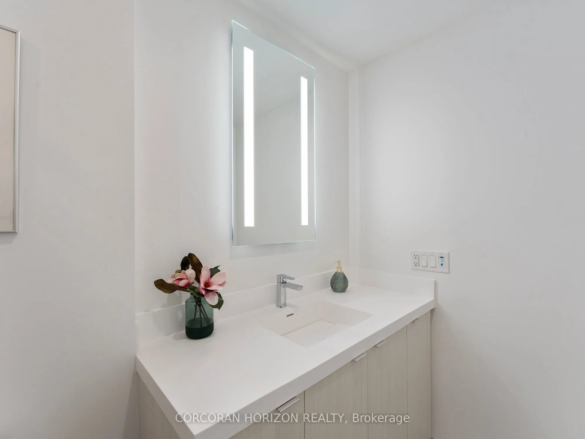 30 Inn On The Park Drive, #221