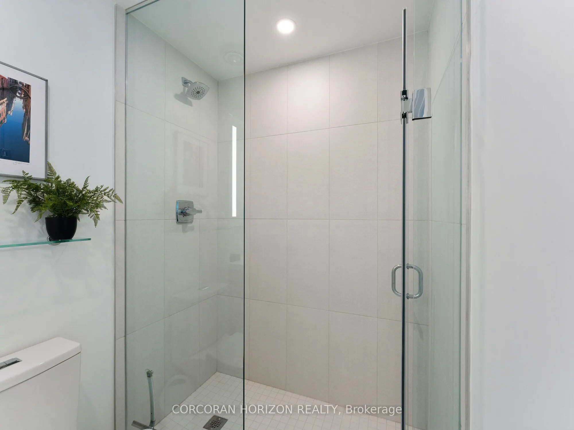 30 Inn On The Park Drive, #221