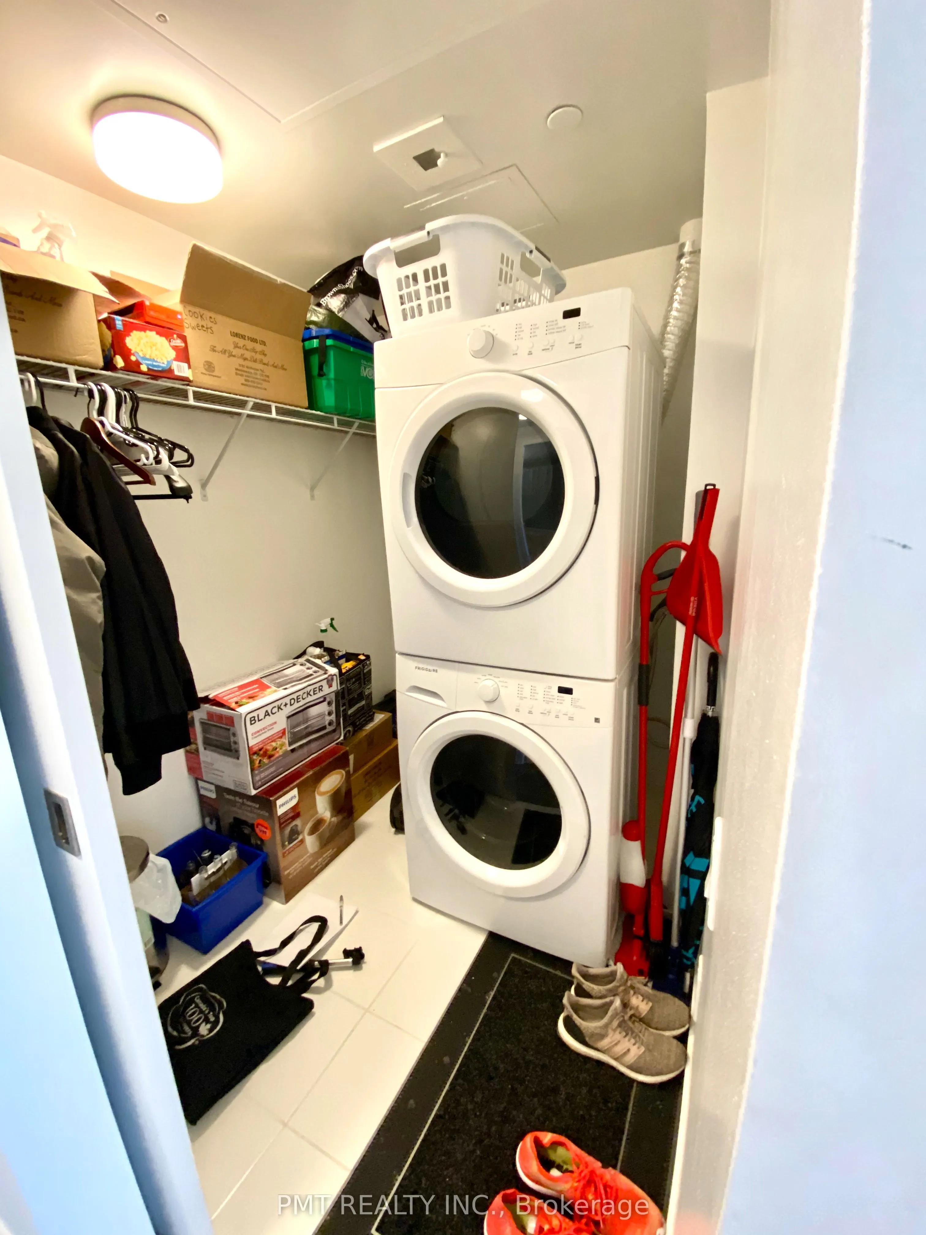 125 Peter Street, #2711