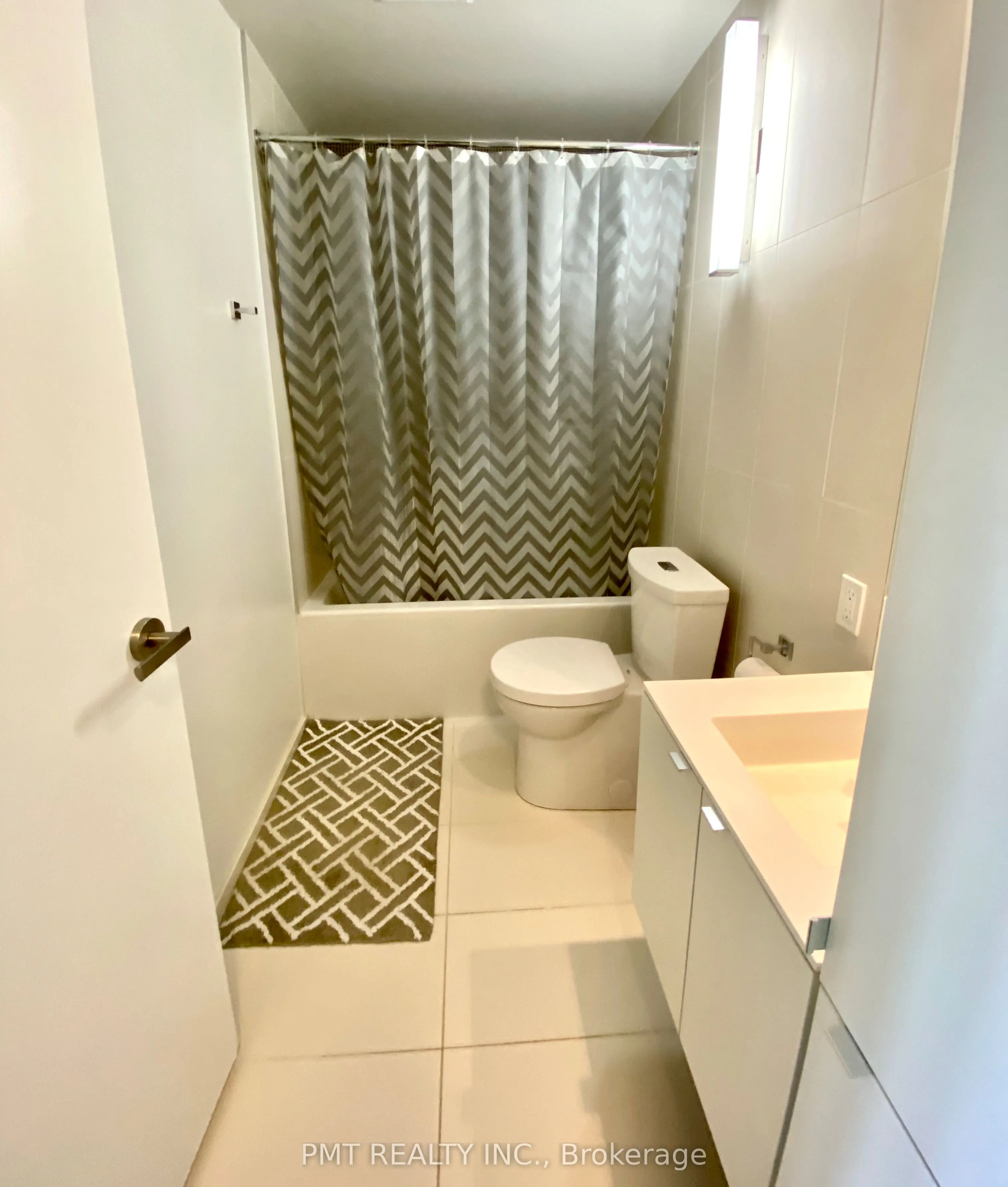 125 Peter Street, #2711