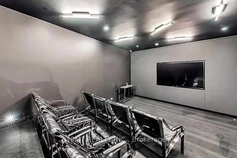 125 Peter Street, #2711