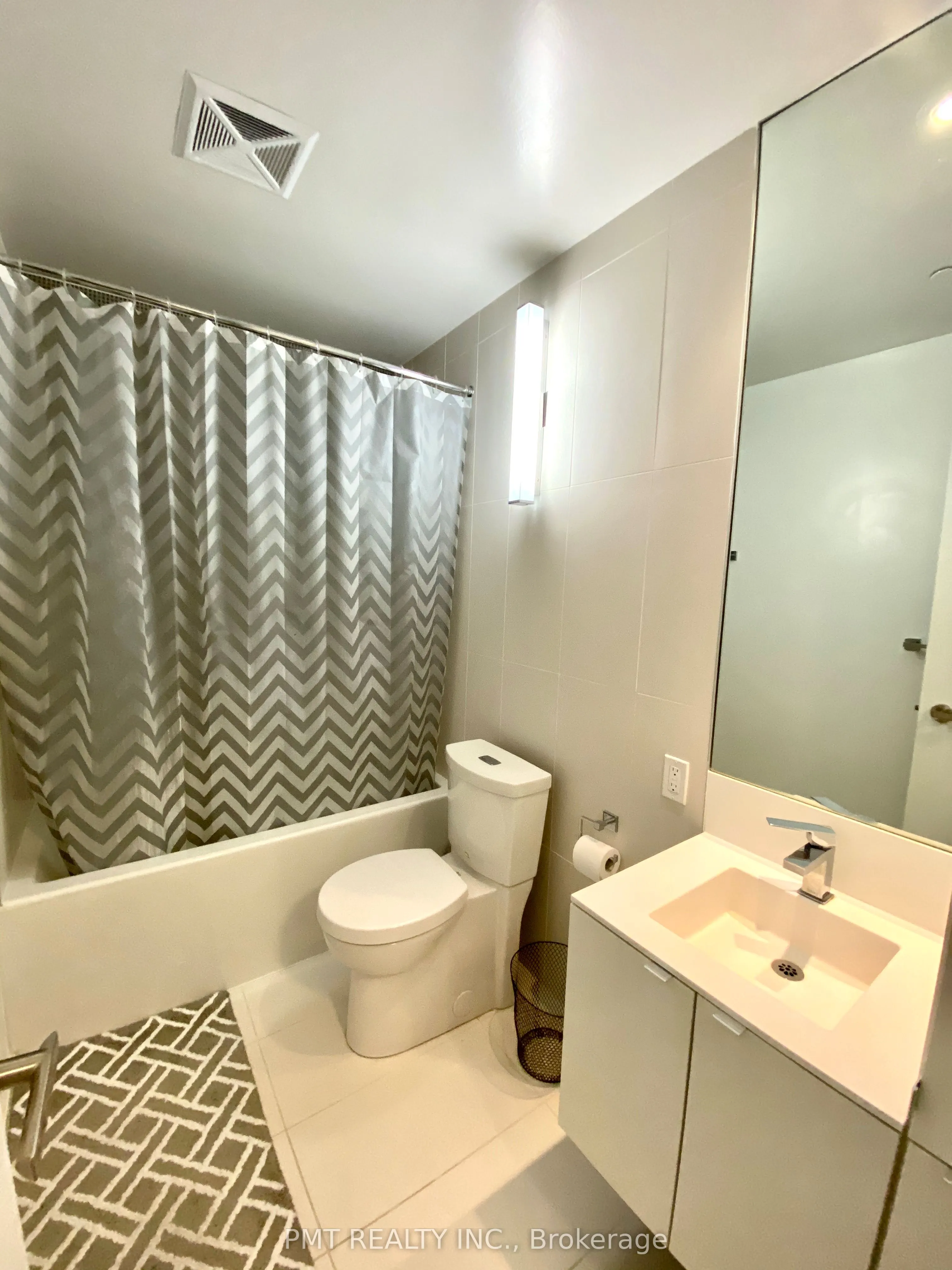 125 Peter Street, #2711