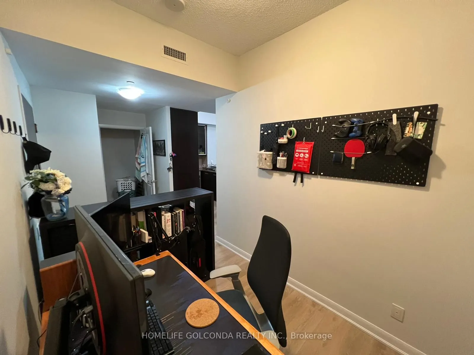 5168 Yonge Street, #102