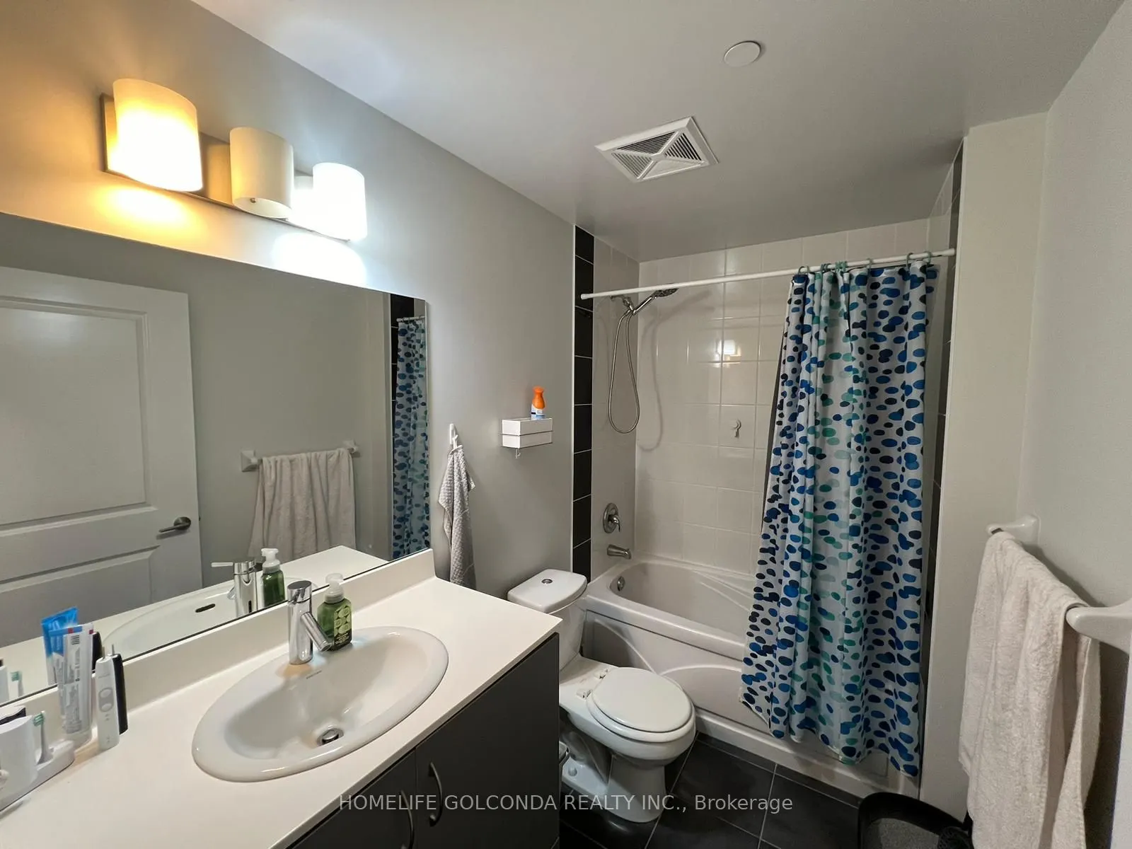 5168 Yonge Street, #102