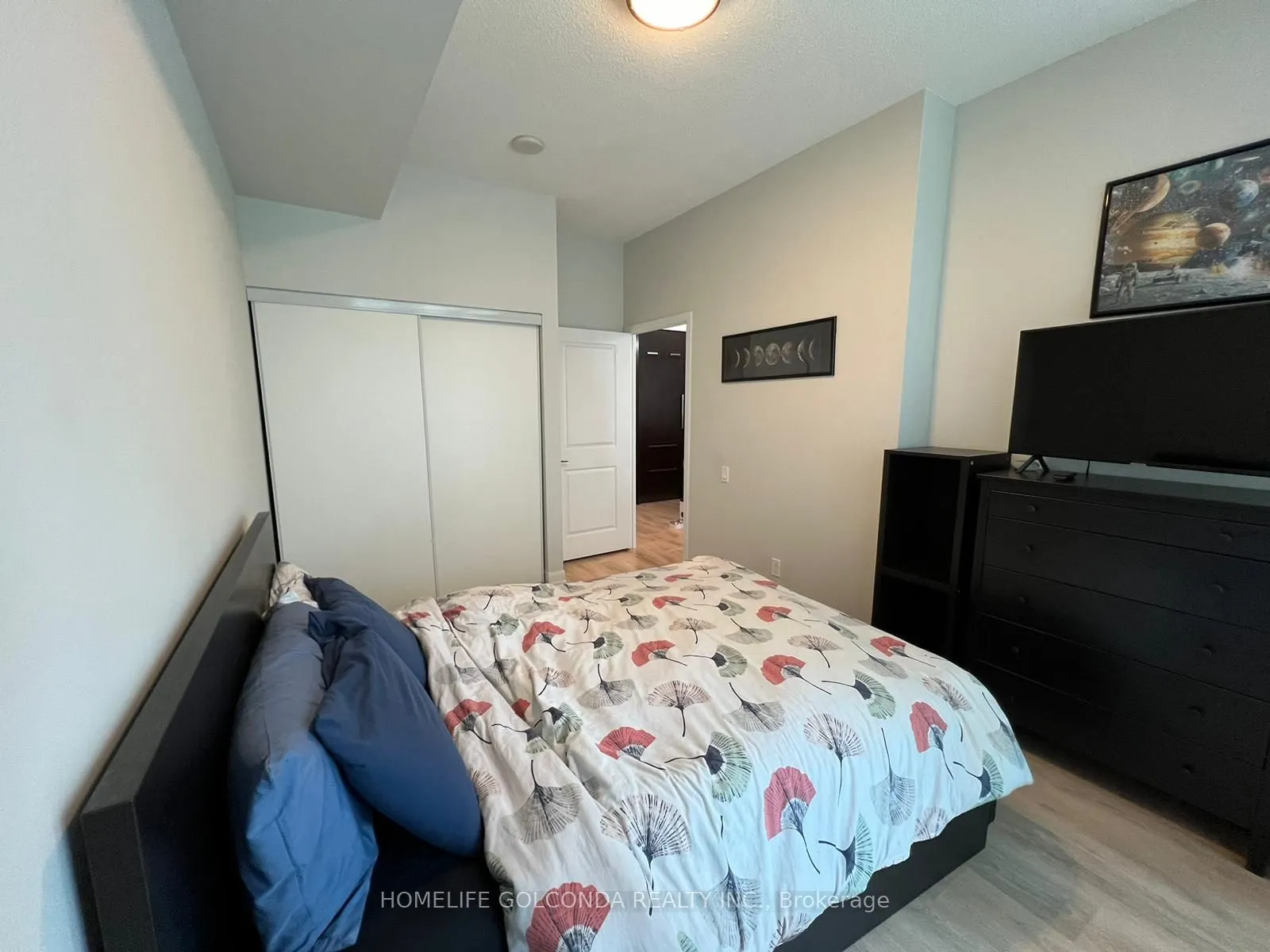 5168 Yonge Street, #102