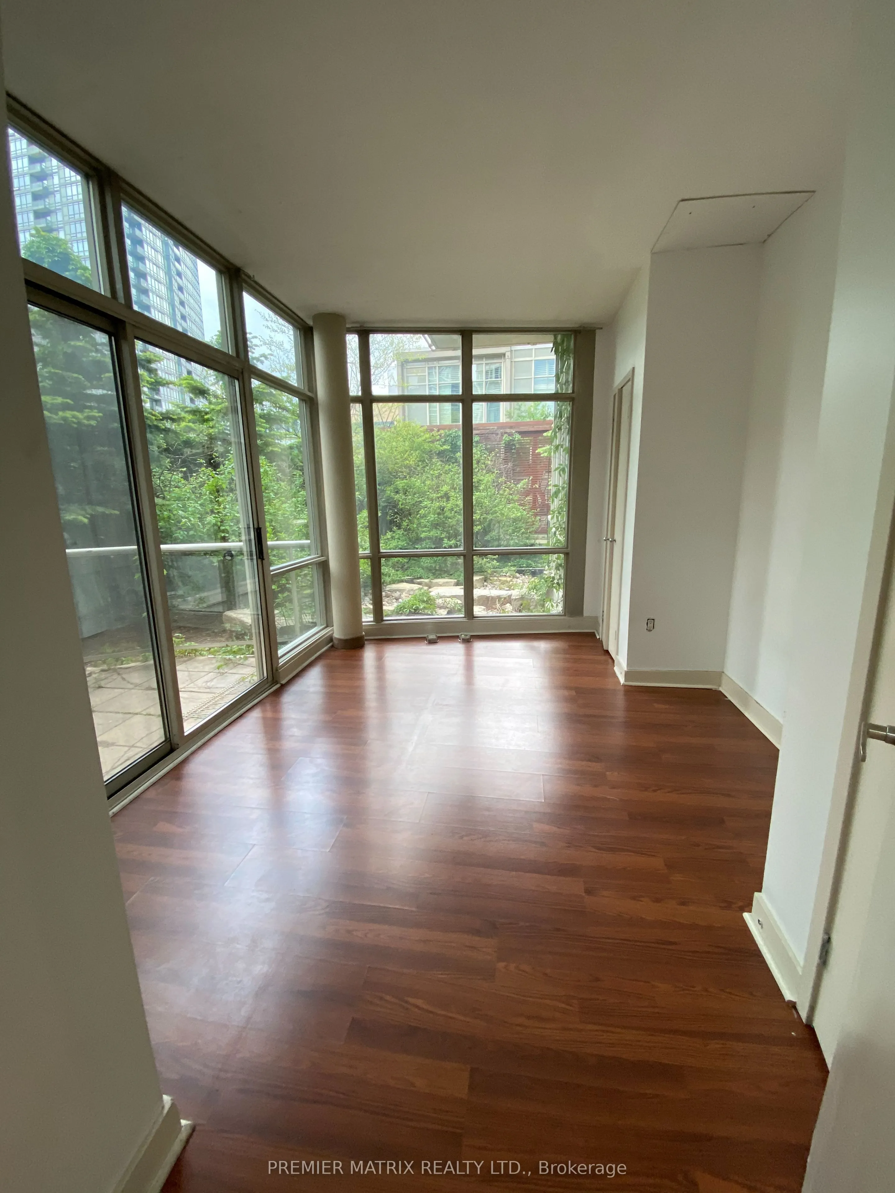 10 Navy Wharf Court, #101