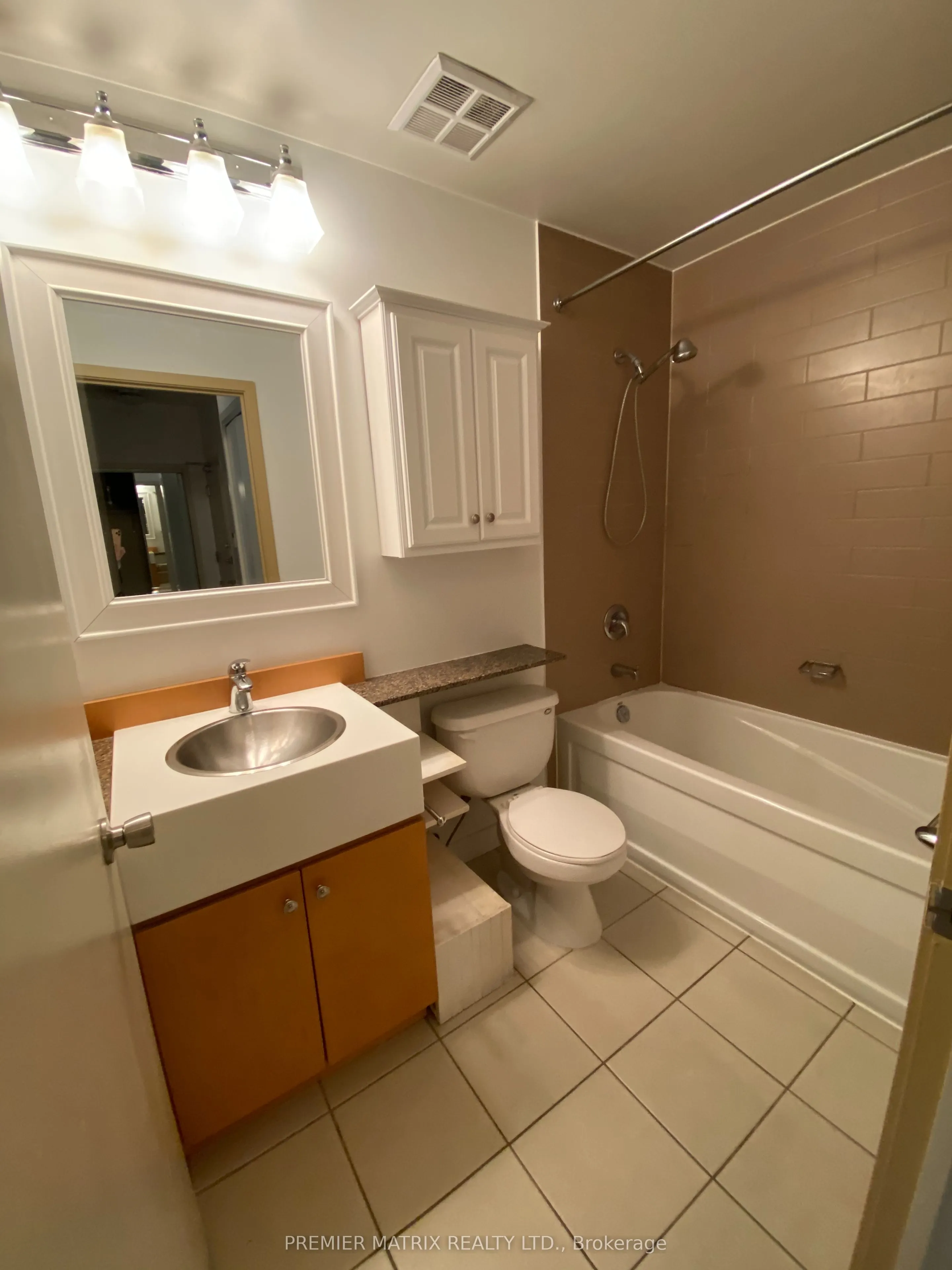 10 Navy Wharf Court, #101