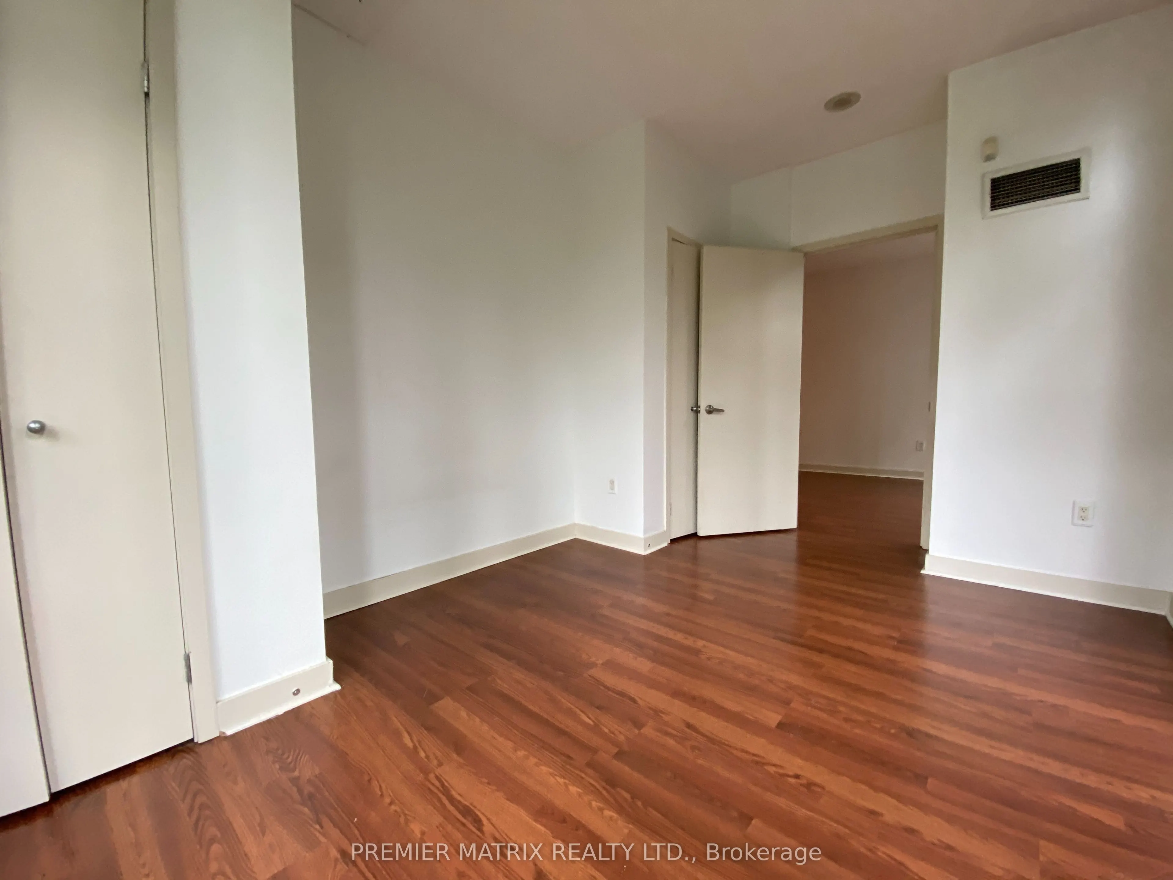 10 Navy Wharf Court, #101