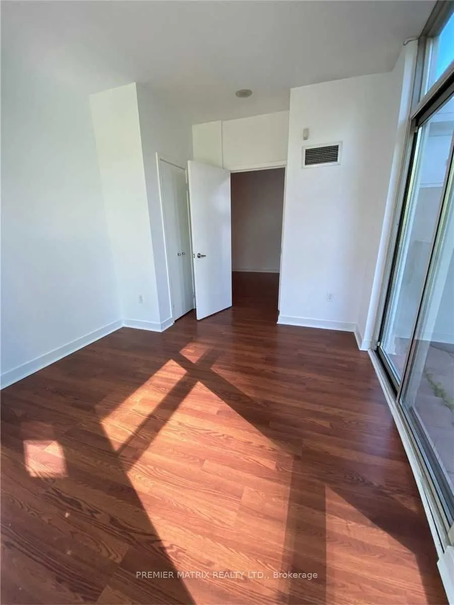 10 Navy Wharf Court, #101