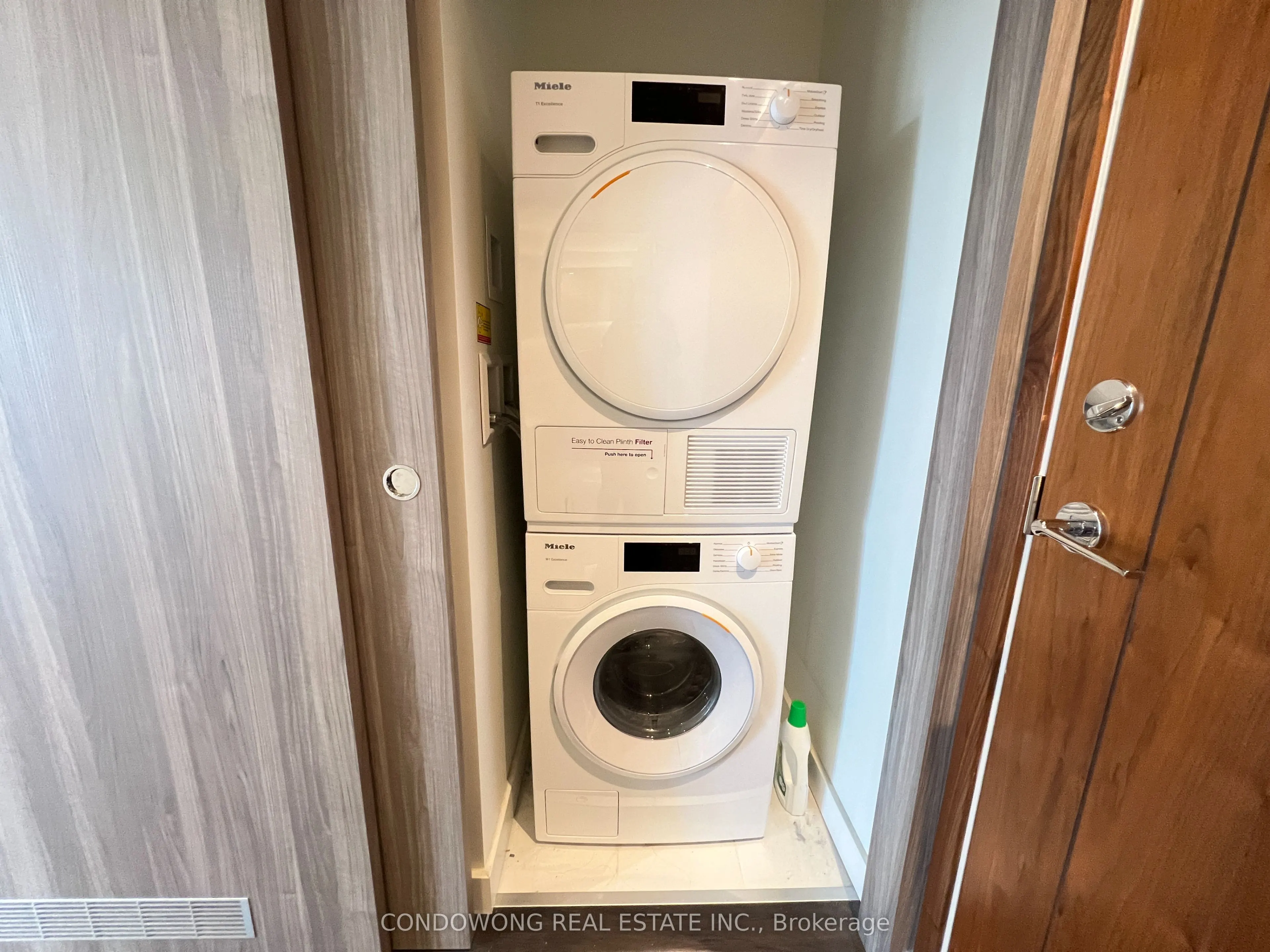 85 Mcmahon Drive, #1809