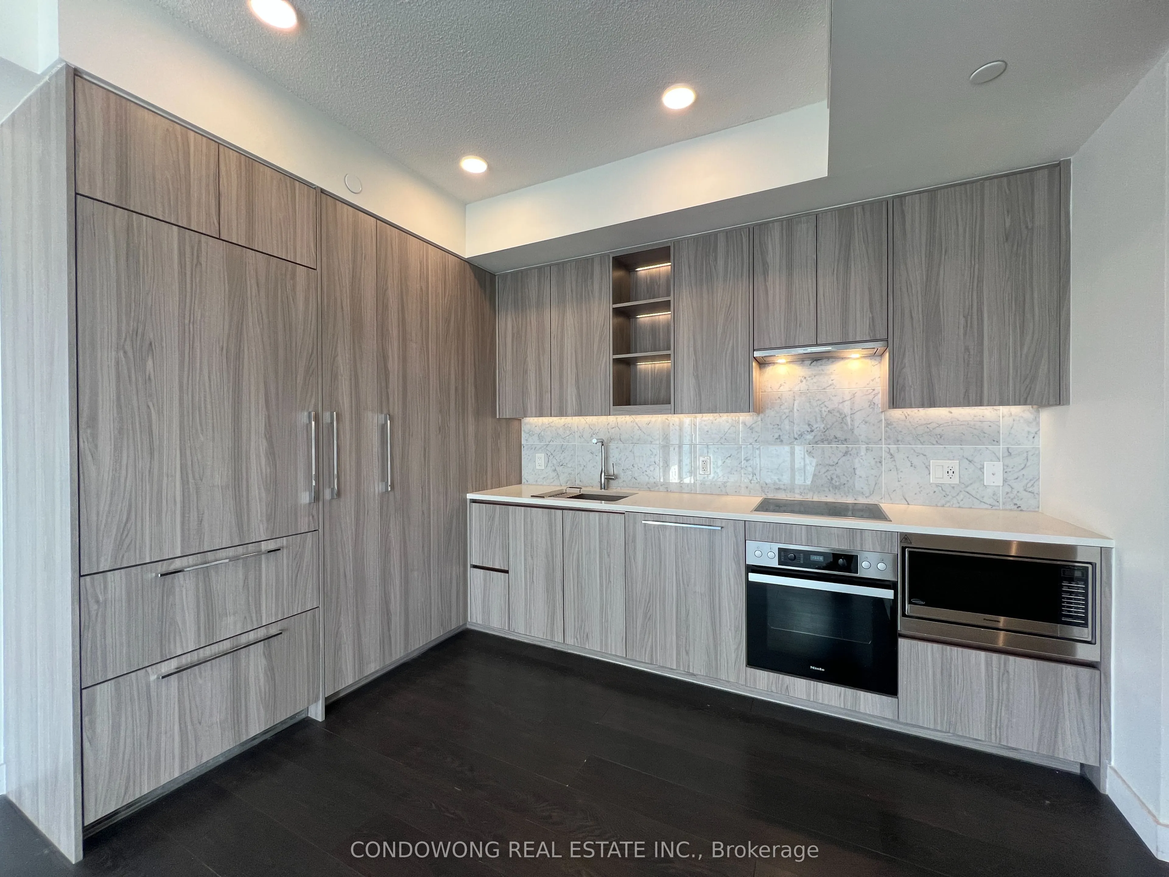 85 Mcmahon Drive, #1809