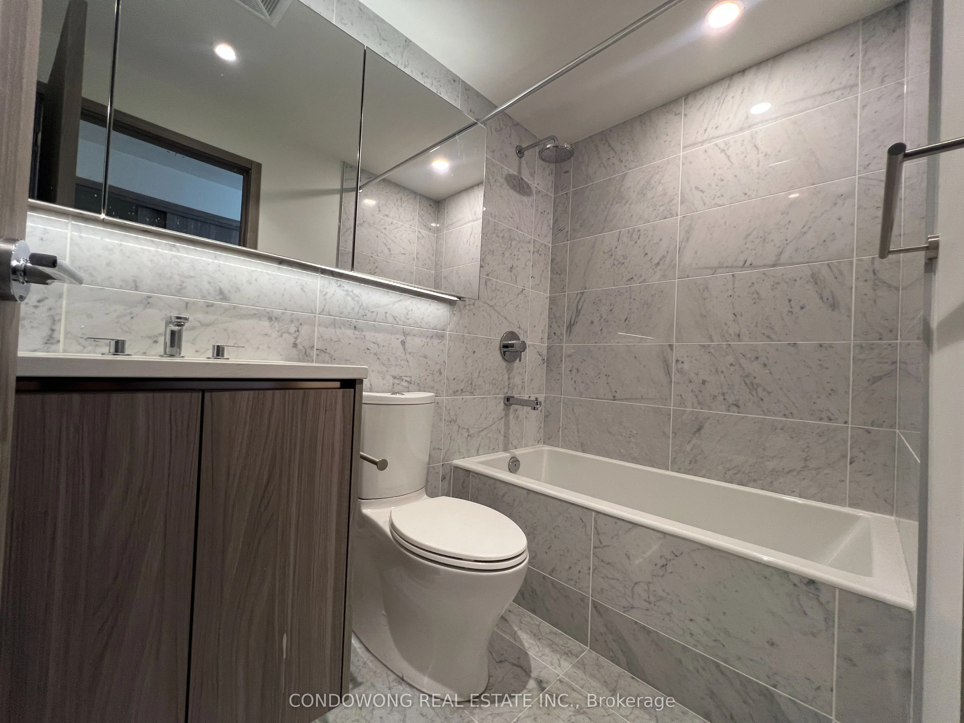 85 Mcmahon Drive, #1809