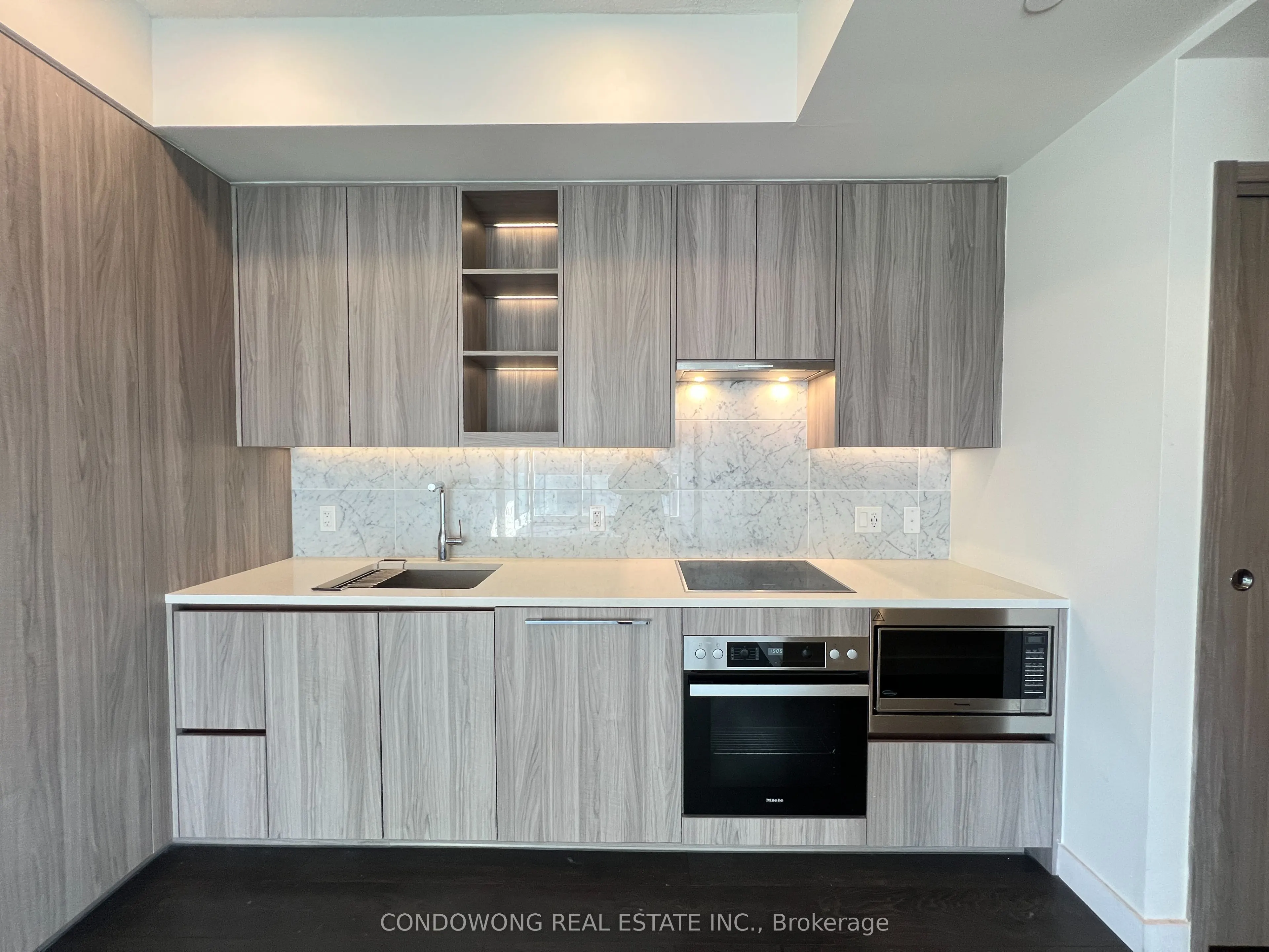 85 Mcmahon Drive, #1809