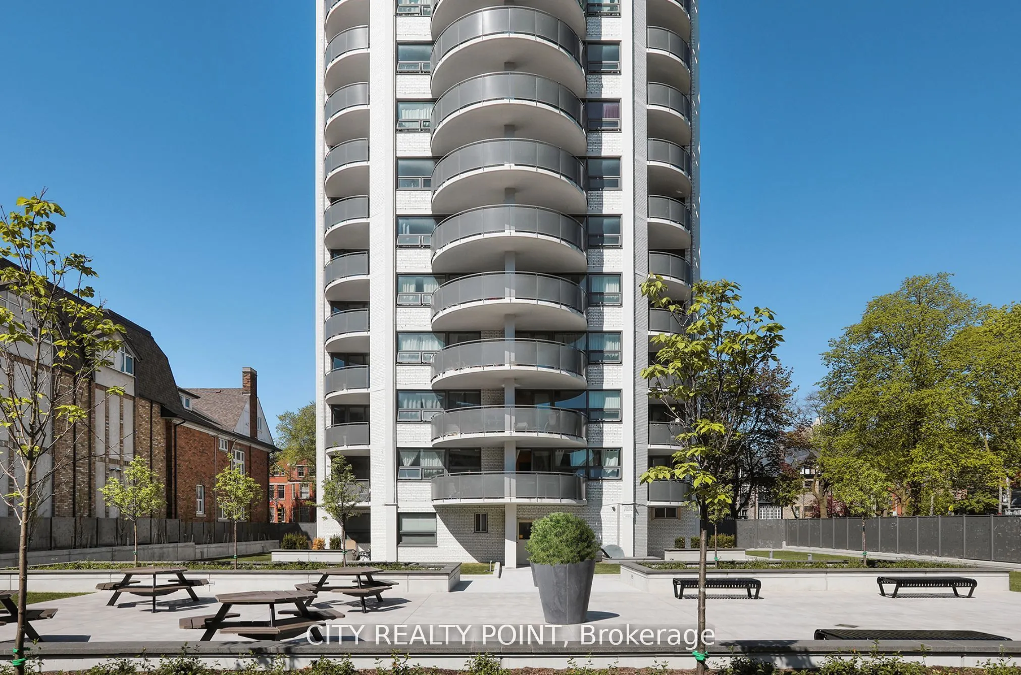 485 Huron Street, #402