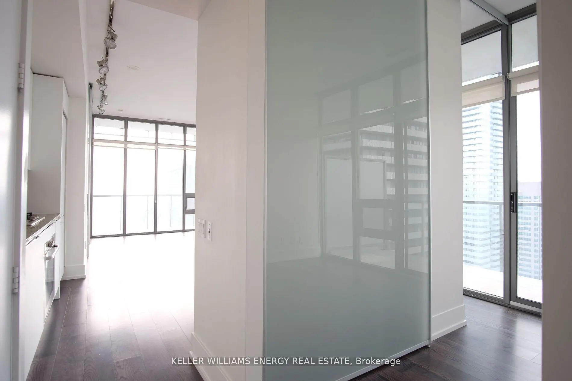 33 Charles Street E, #4305