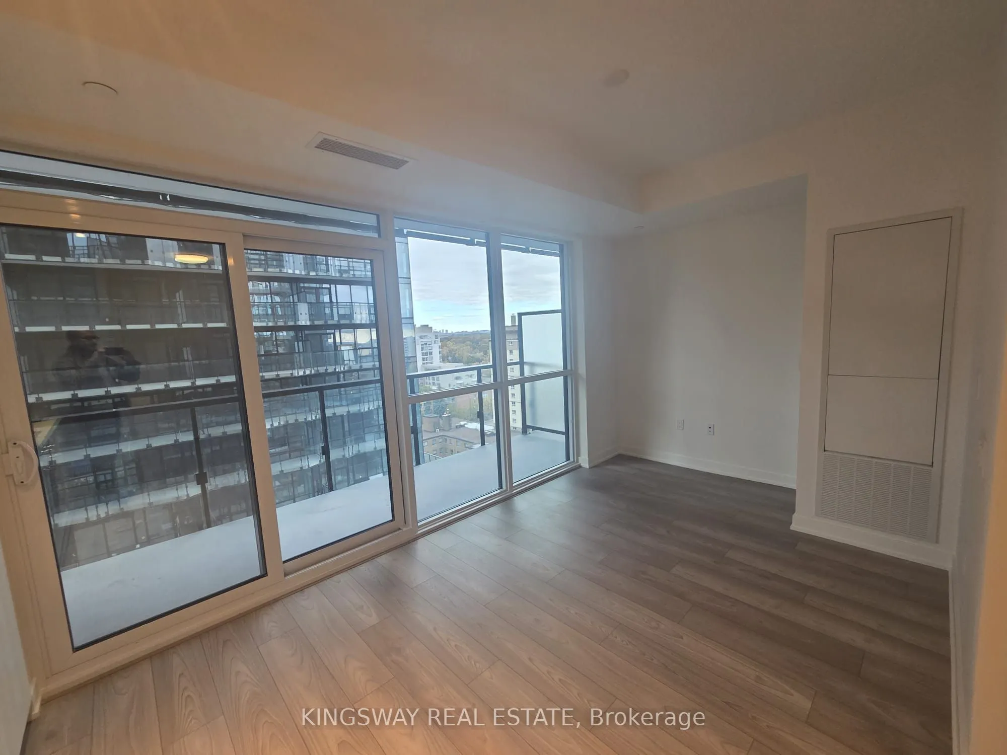 110 Broadway Avenue, #1208