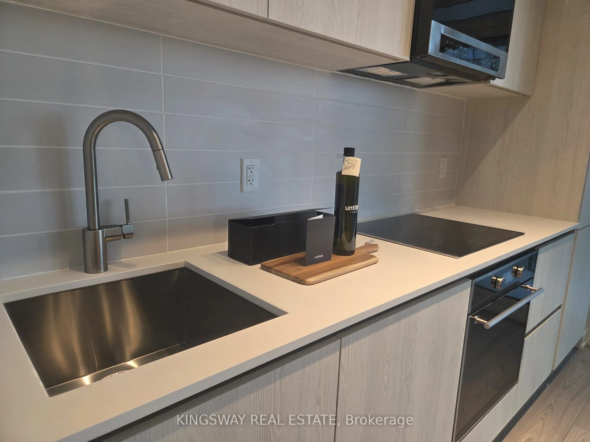 110 Broadway Avenue, #1208