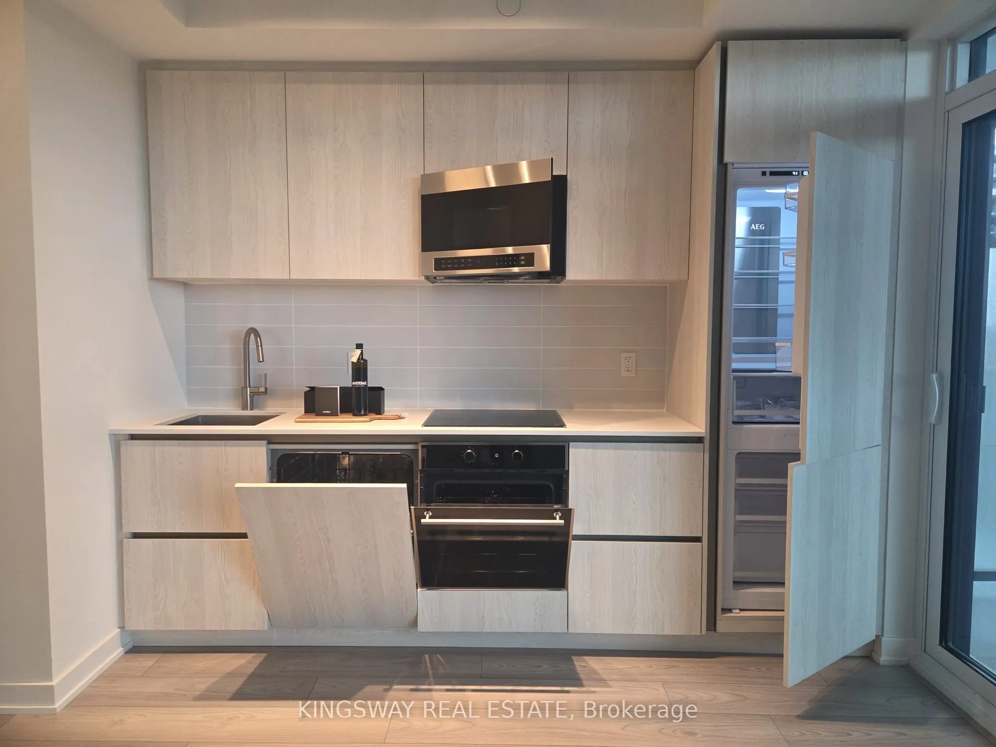 110 Broadway Avenue, #1208