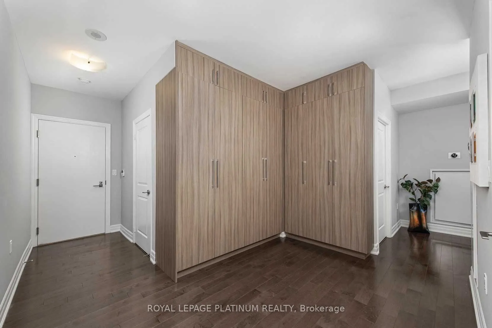 8 The Esplanade, #2402