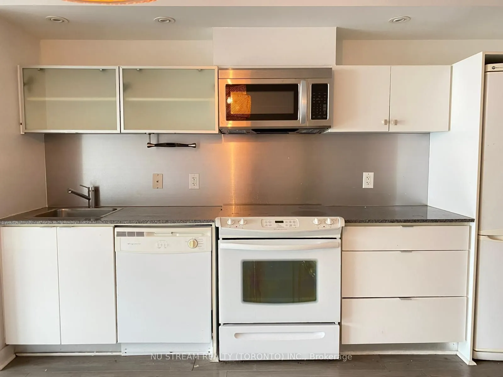 4 Spadina Avenue S, #1508