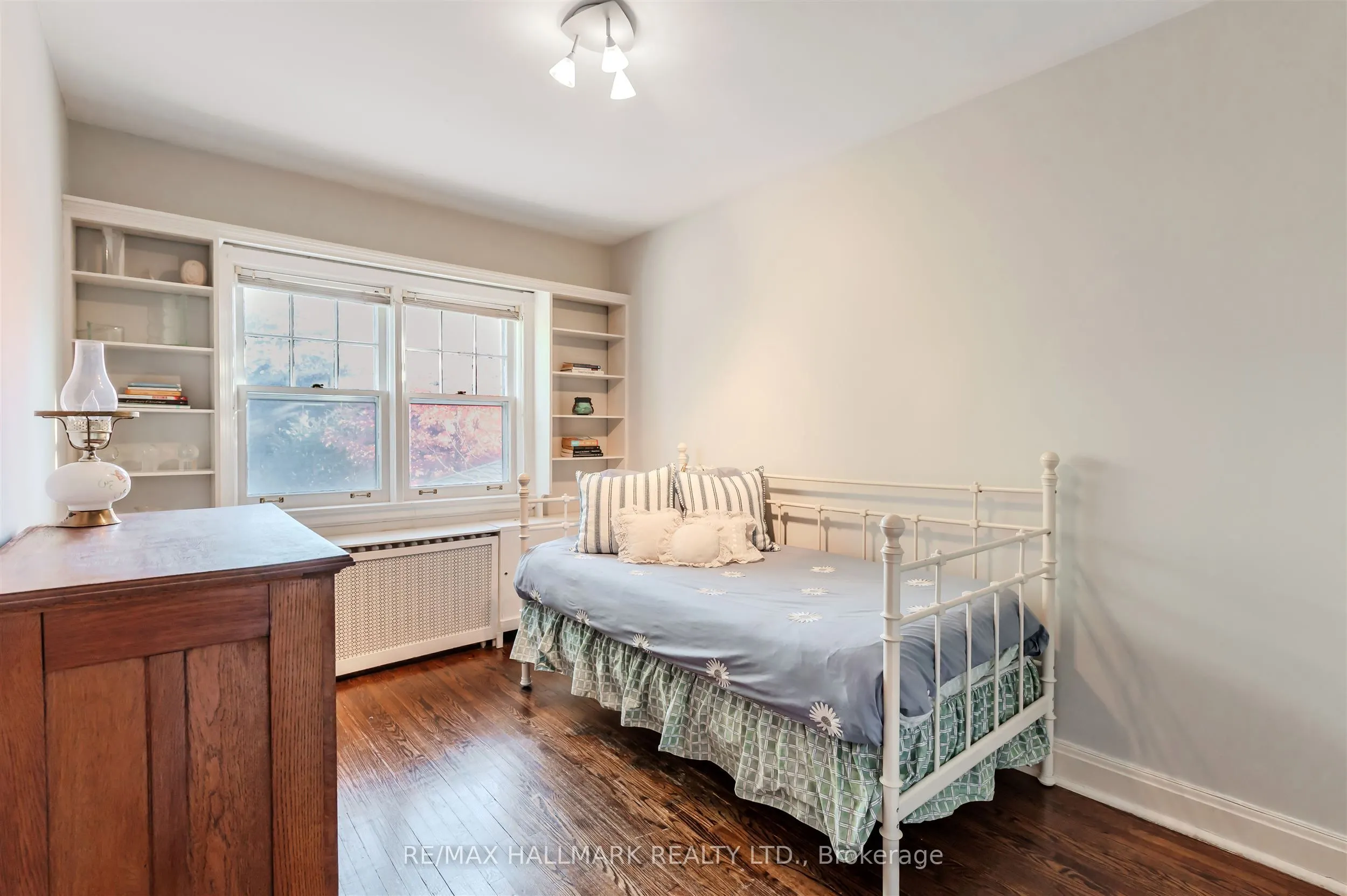 79 Parkhurst Boulevard