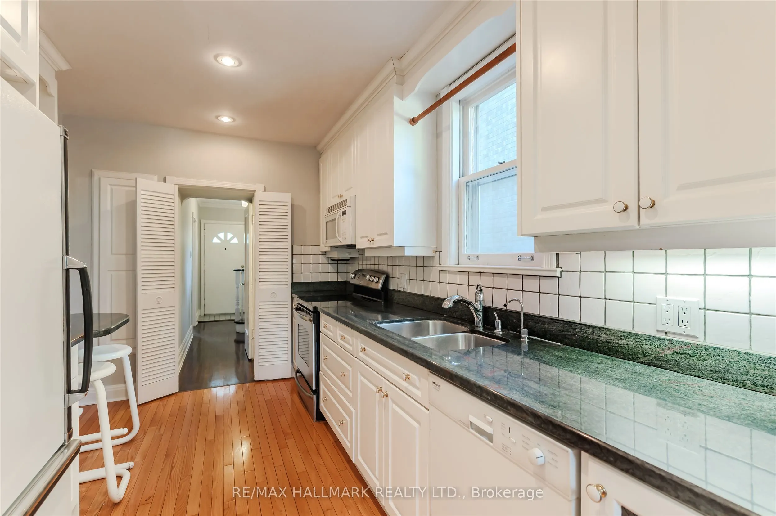 79 Parkhurst Boulevard