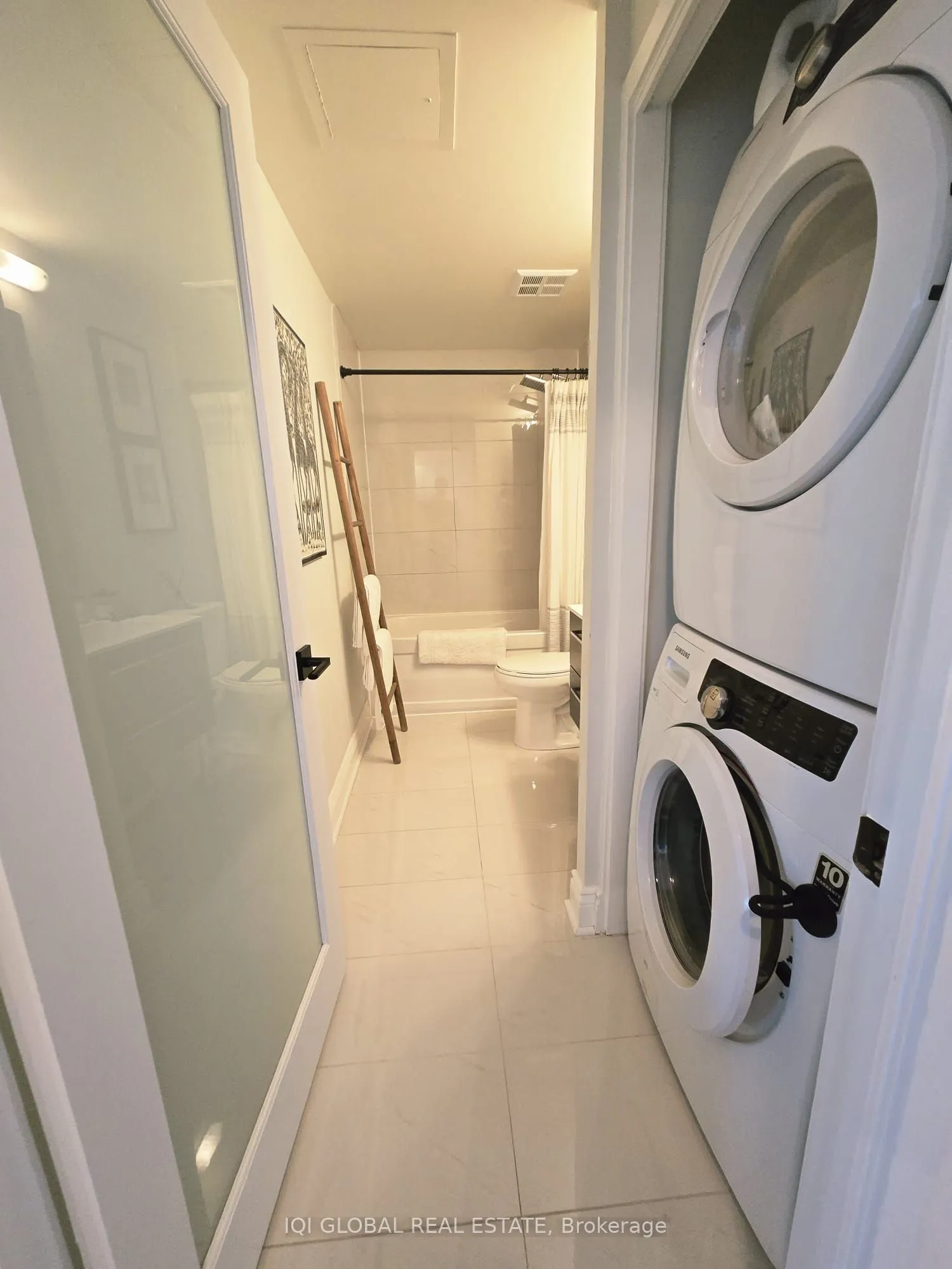 10 Navy Wharf Court, #1106