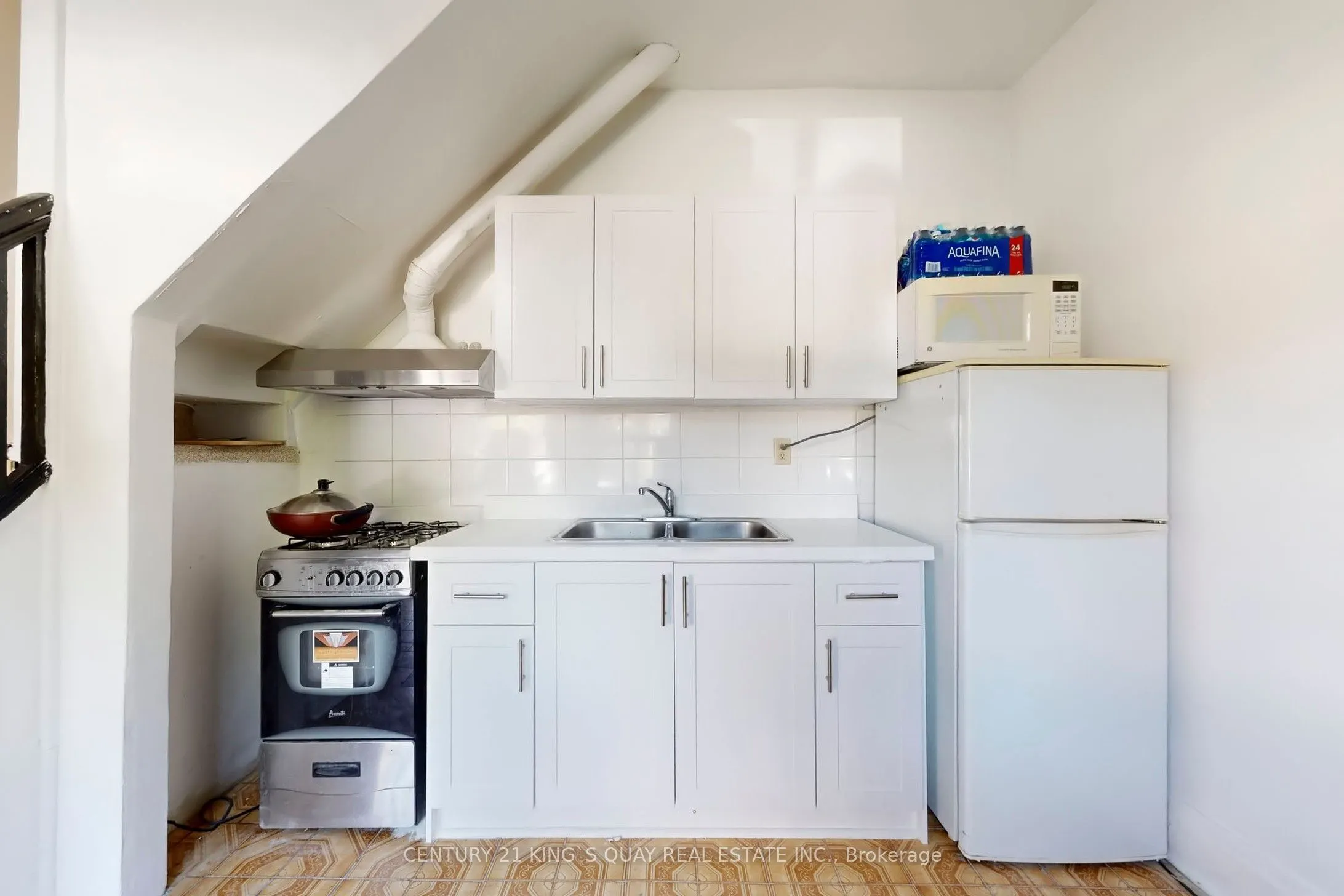 229 Bellwoods Avenue