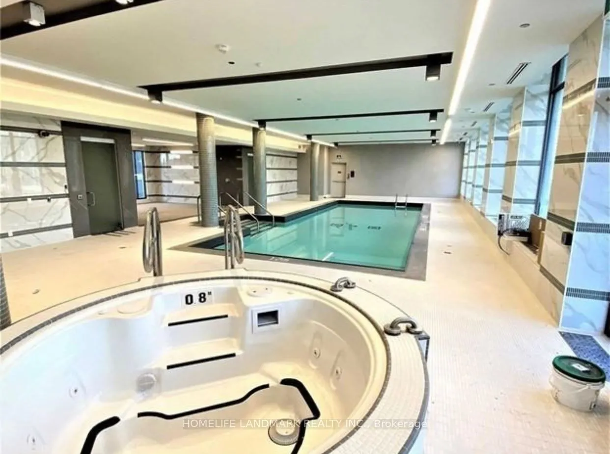 32 Forest Manor Road, #2202